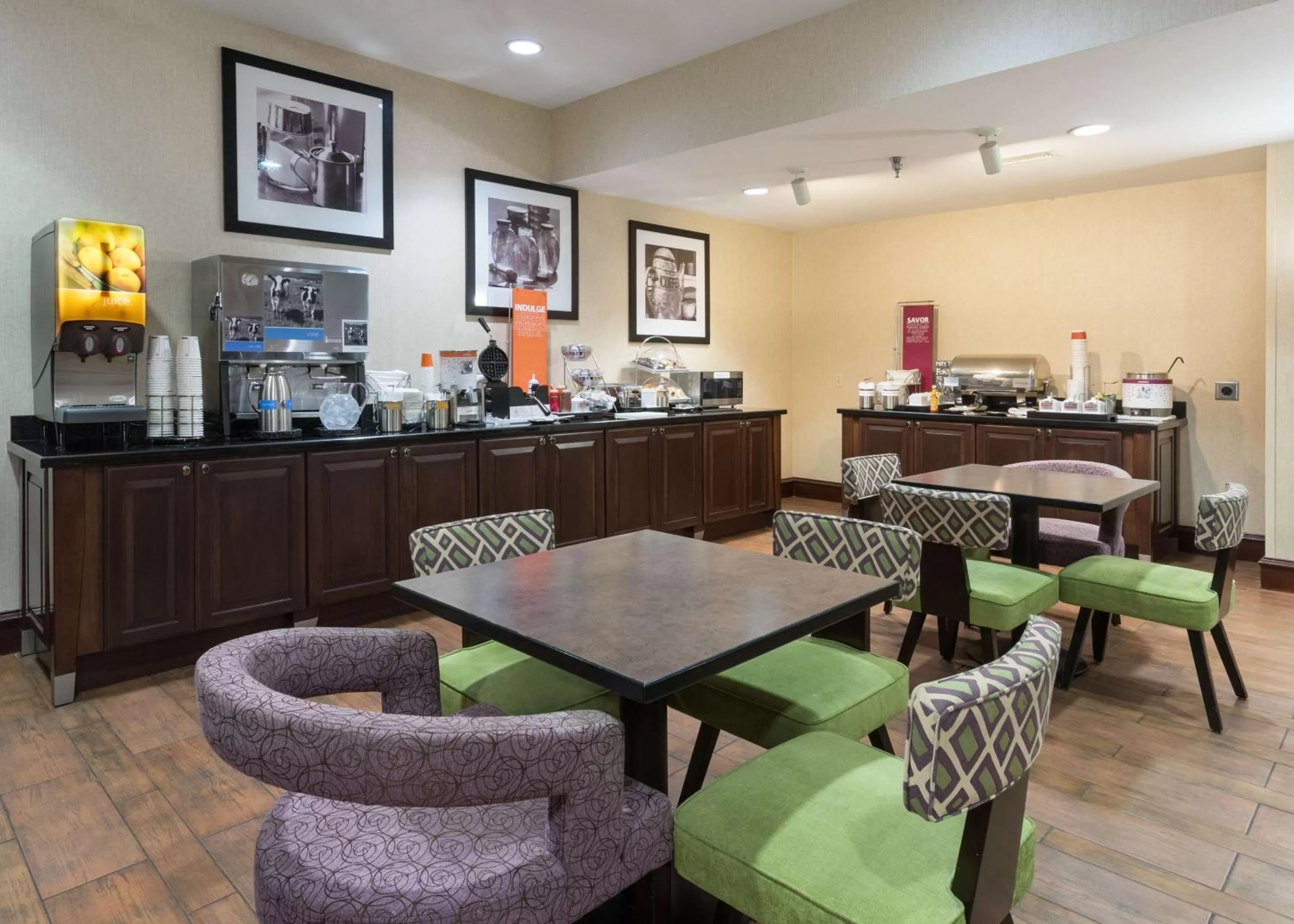 Dining area in Hampton Inn by Hilton Odessa