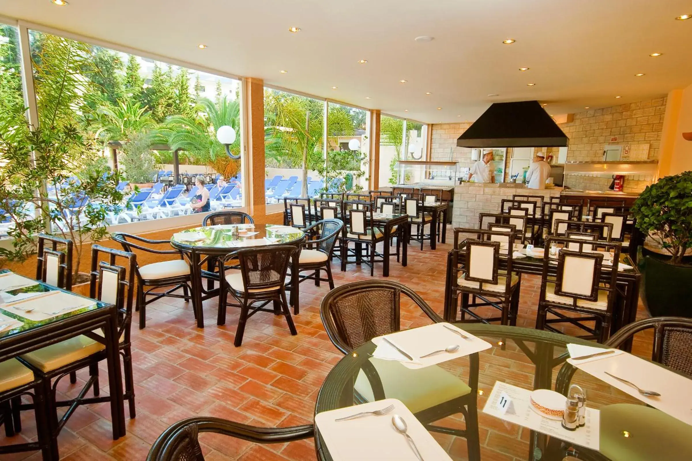 Restaurant/Places to Eat in Hotel Balaia Mar