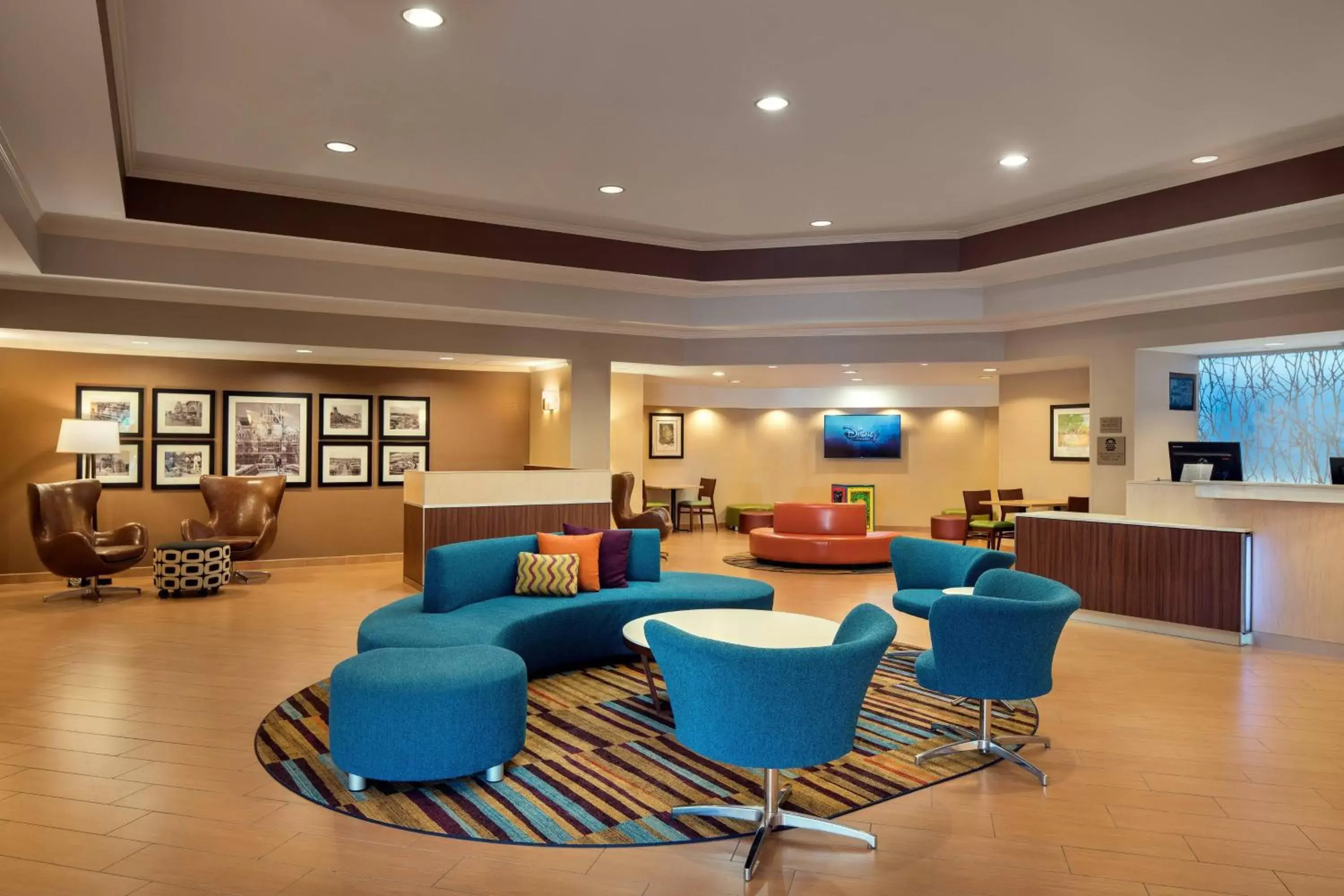 Lobby or reception, Lounge/Bar in Fairfield by Marriott Anaheim Resort