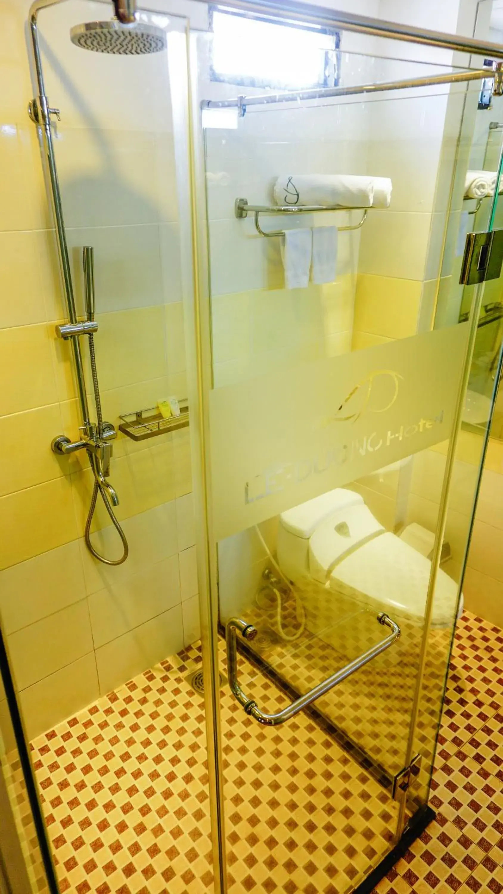 Bathroom in Le Duong Hotel