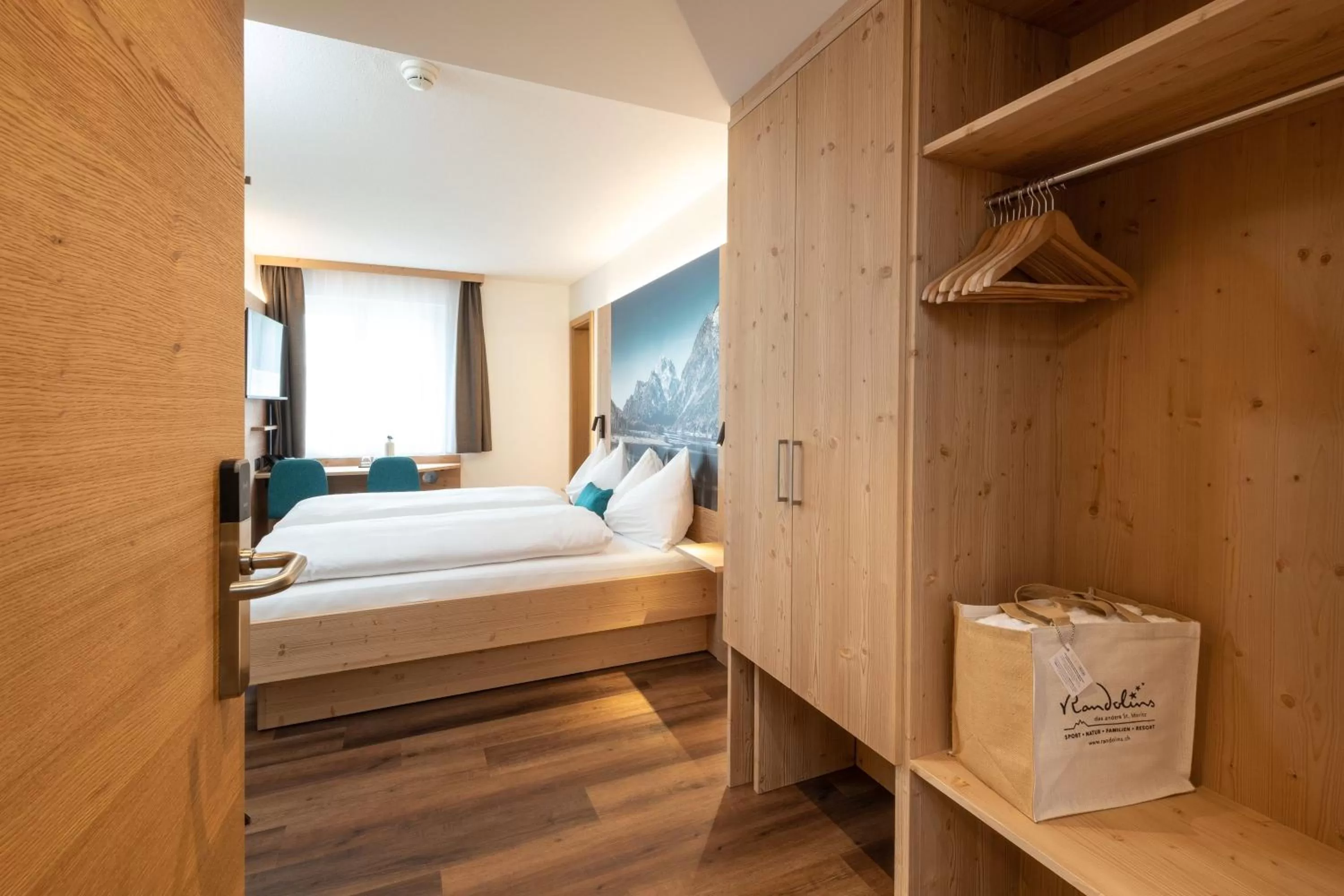 Photo of the whole room, Bed in Berghotel Randolins