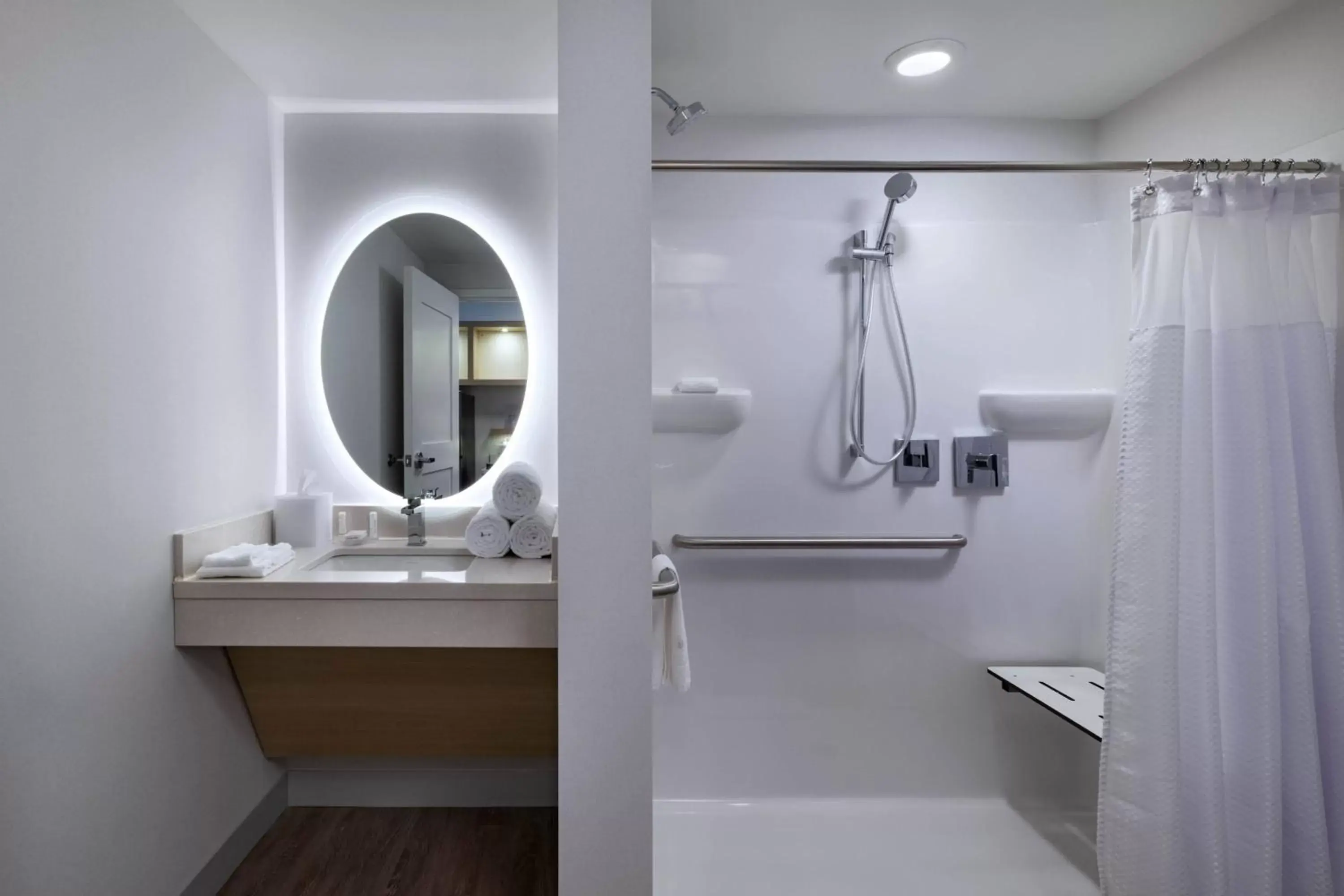 Bathroom in TownePlace Suites by Marriott Brentwood