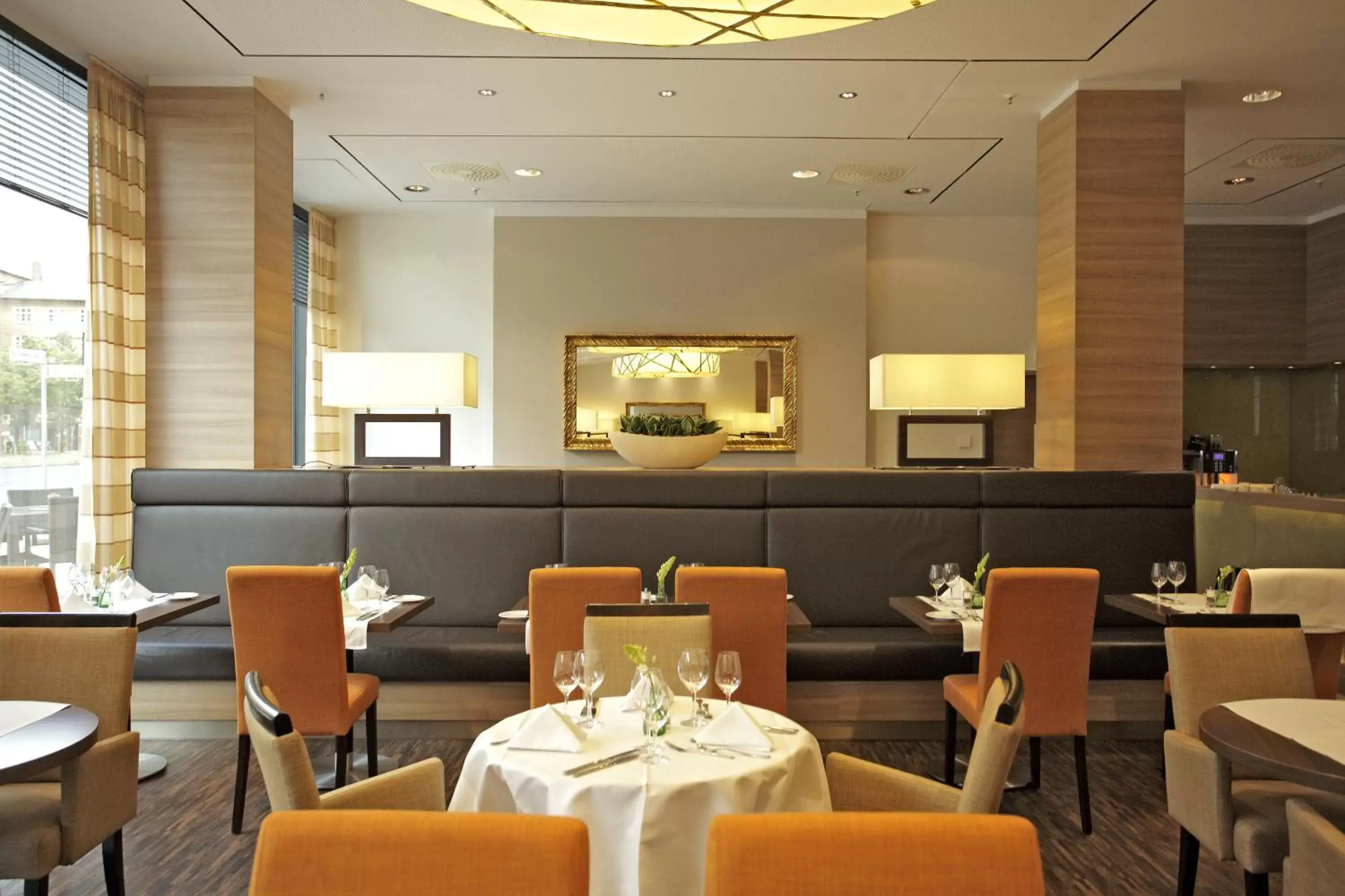 Restaurant/places to eat in H4 Hotel Berlin Alexanderplatz Restaurant/places to eat in H4 Hotel Berlin Alexanderplatz