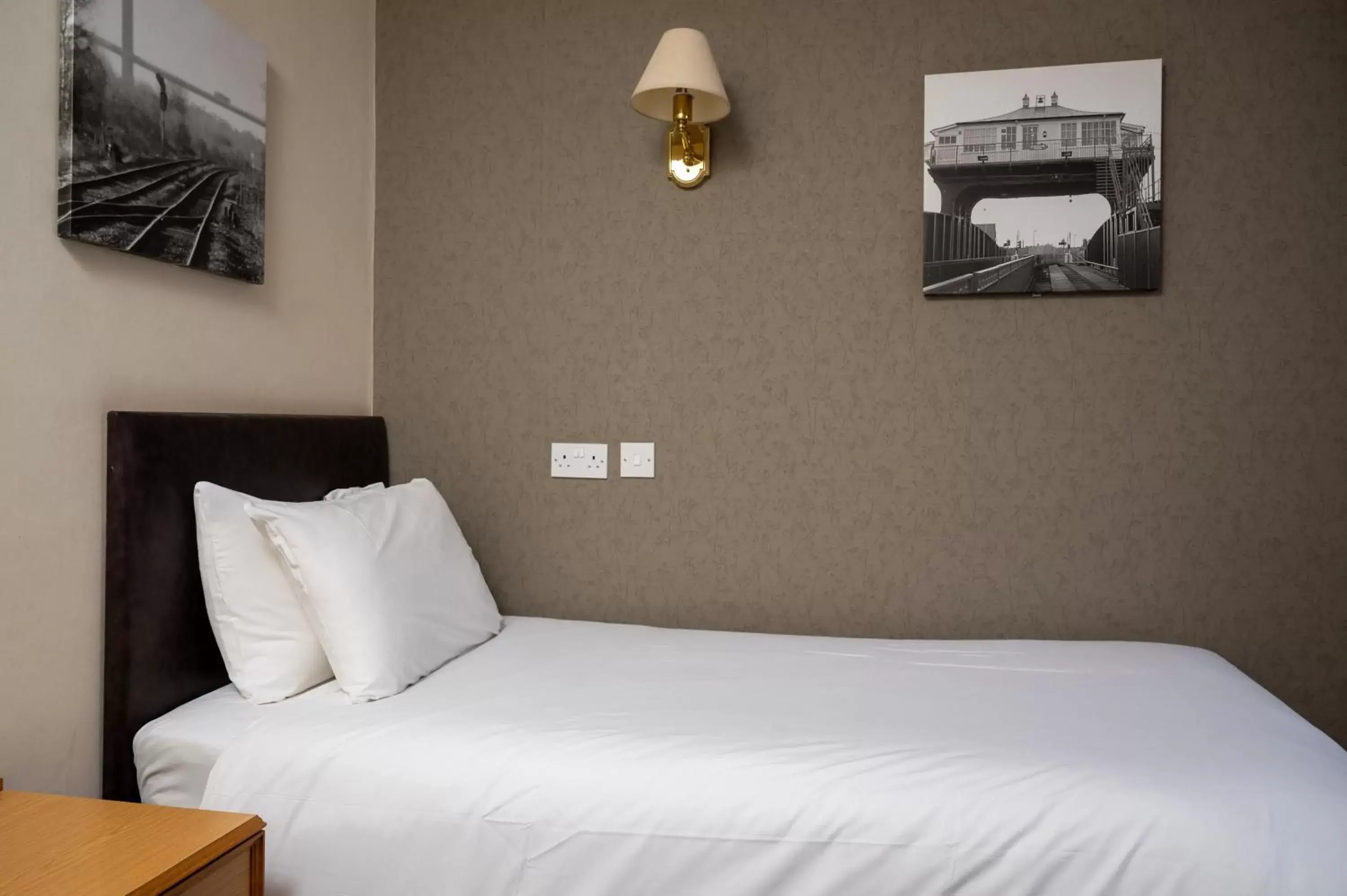 Bedroom, Bed in Old Grey Mare Inn by Greene King Inns