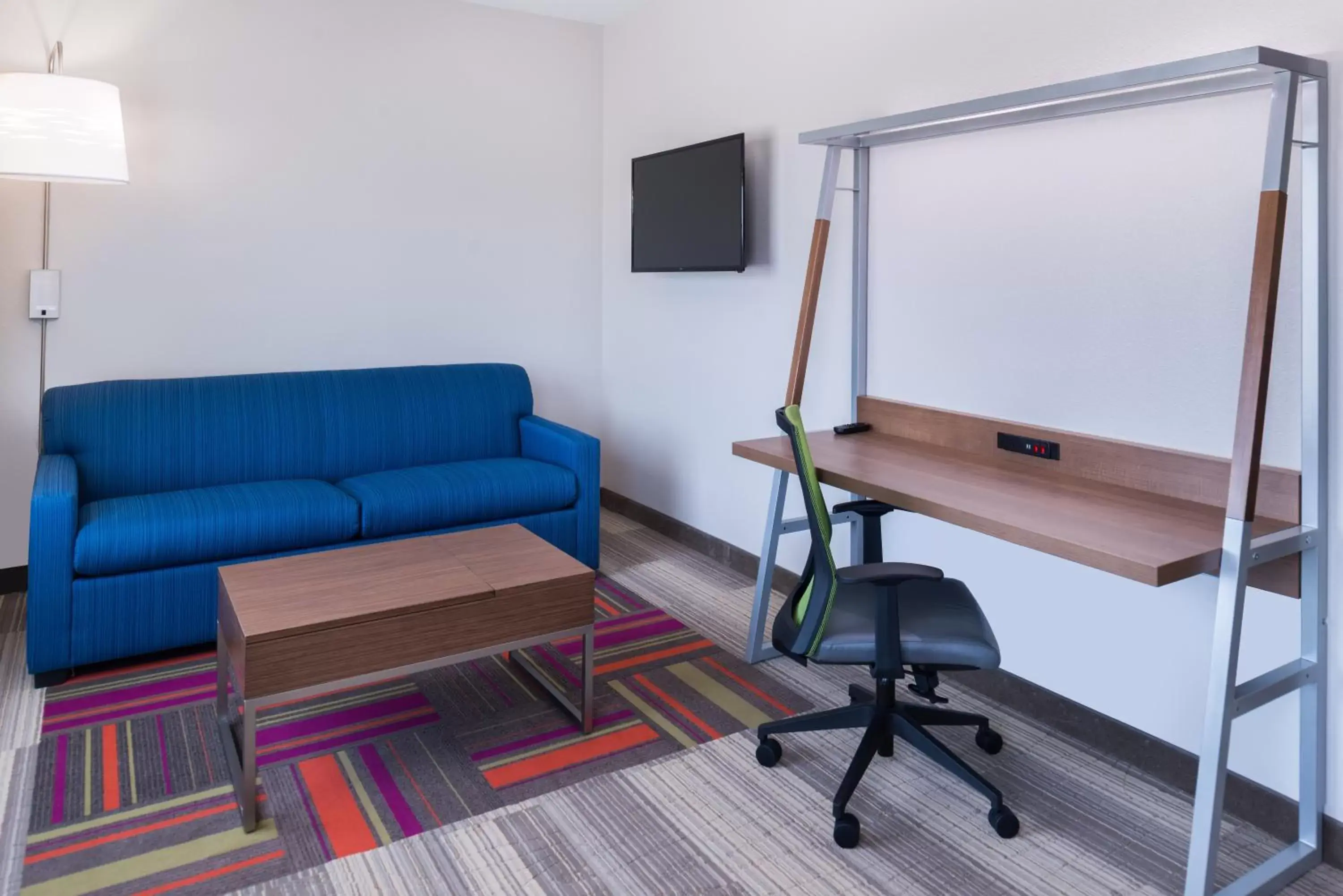 Photo of the whole room, Seating Area in Holiday Inn Express Fort Worth West, an IHG Hotel