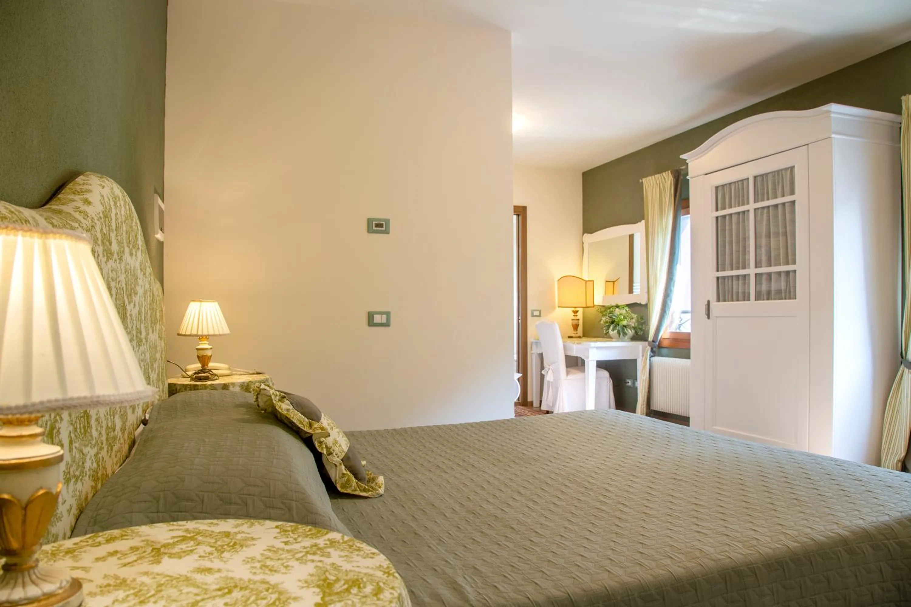 Bed in Hotel Calvi-Ristorante Mainor