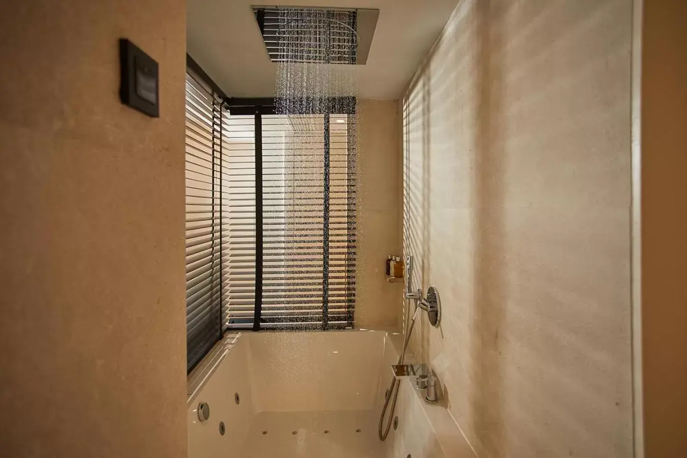 Shower, Bathroom in Nakar Hotel