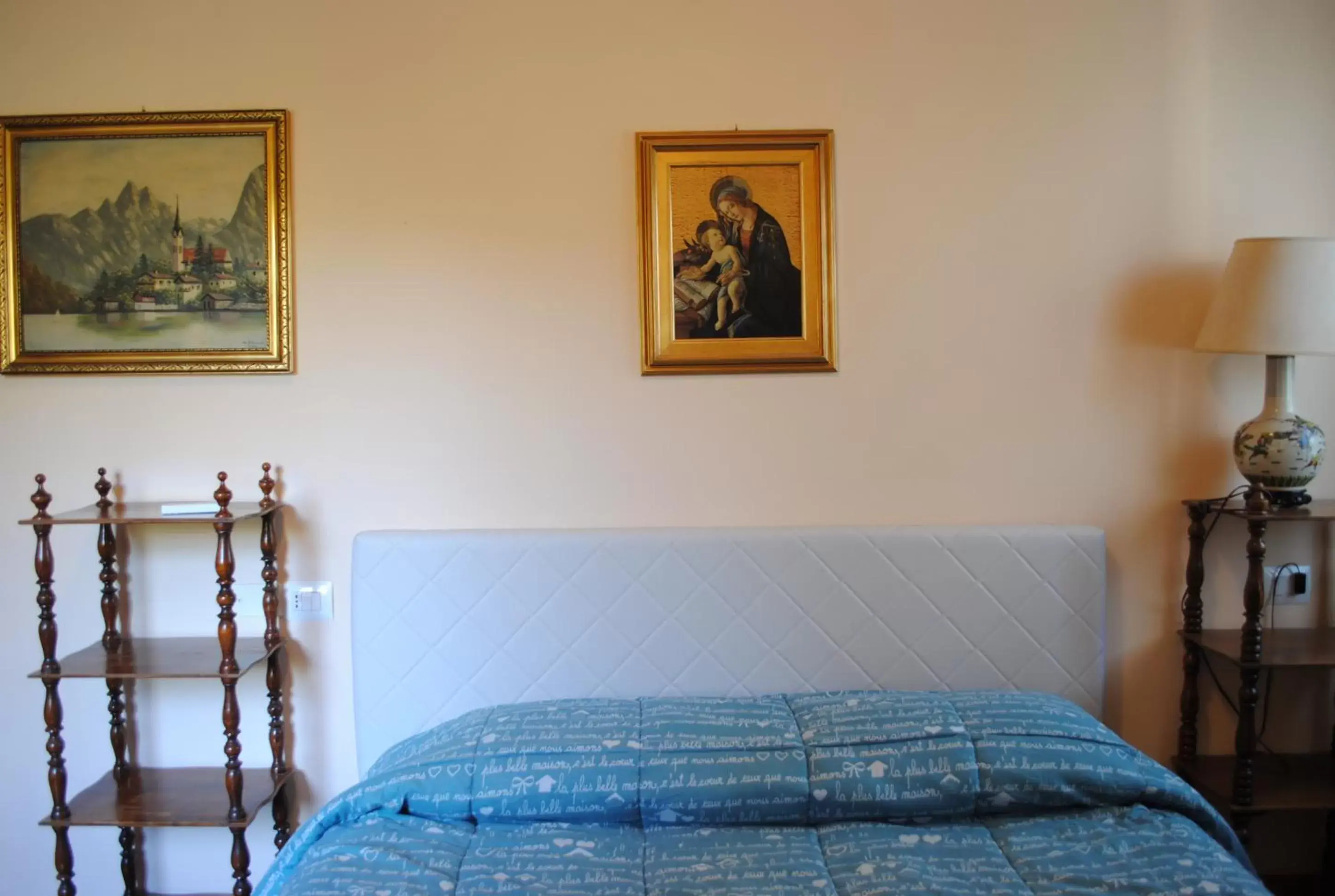 Bed in AGRITURISMO MELOGRANO D'ORO