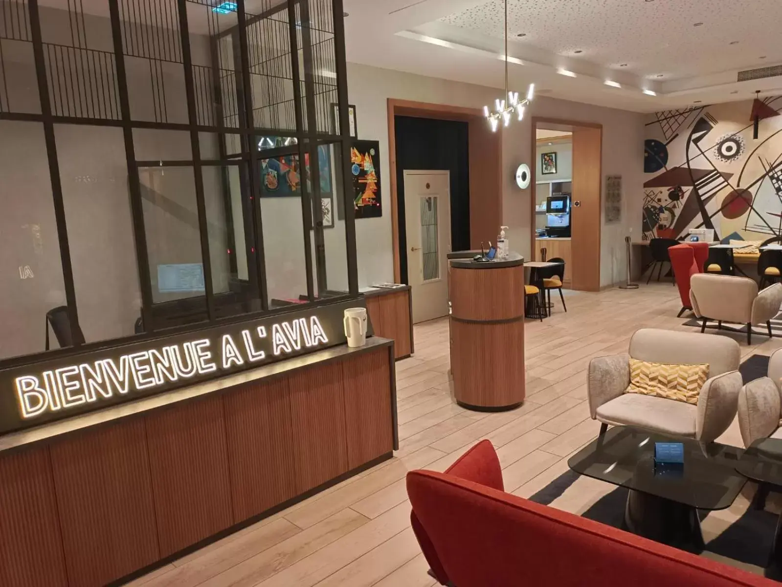 Lobby or reception in Avia Hôtel Saphir Montparnasse Lobby or reception in Avia Hôtel Saphir Montparnasse