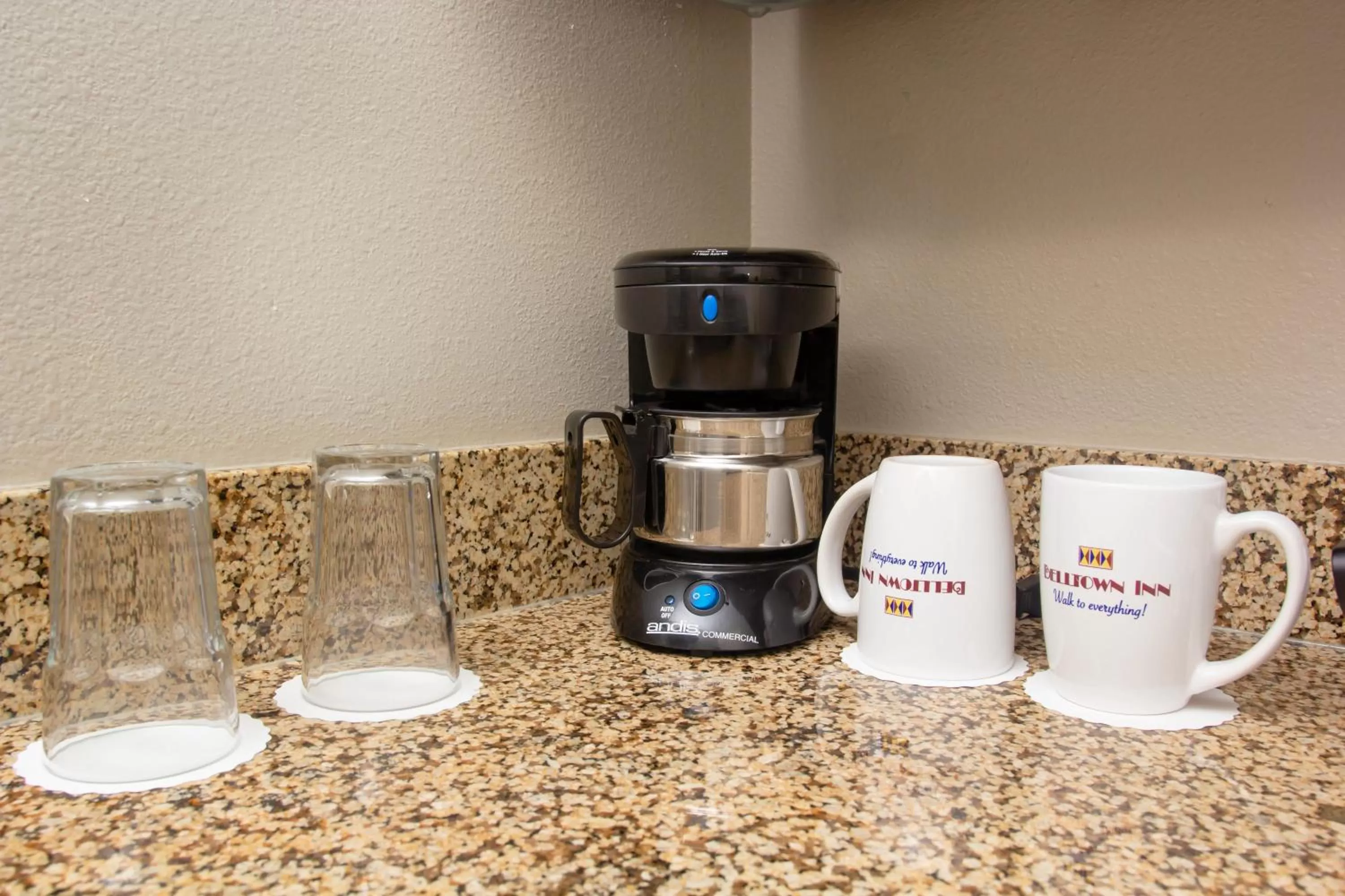 Coffee/tea facilities in Belltown Inn