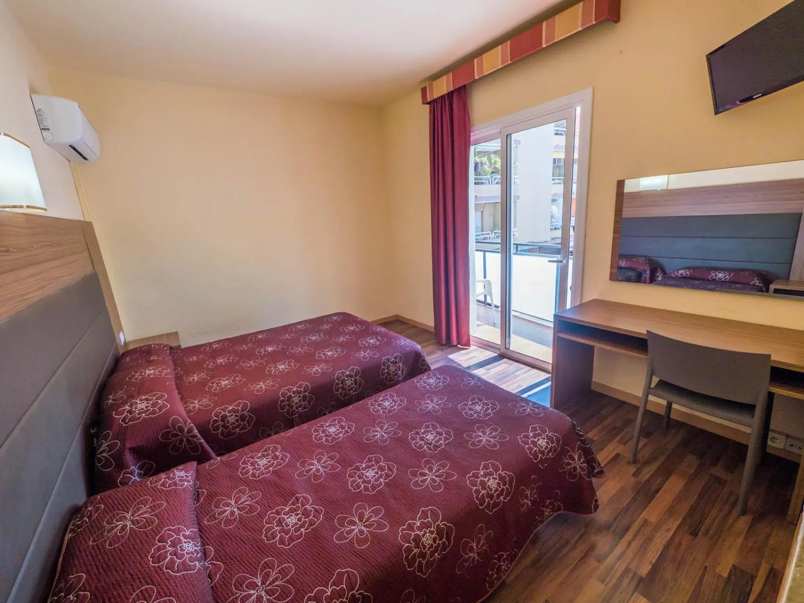 Bed in Hotel Golden Sand