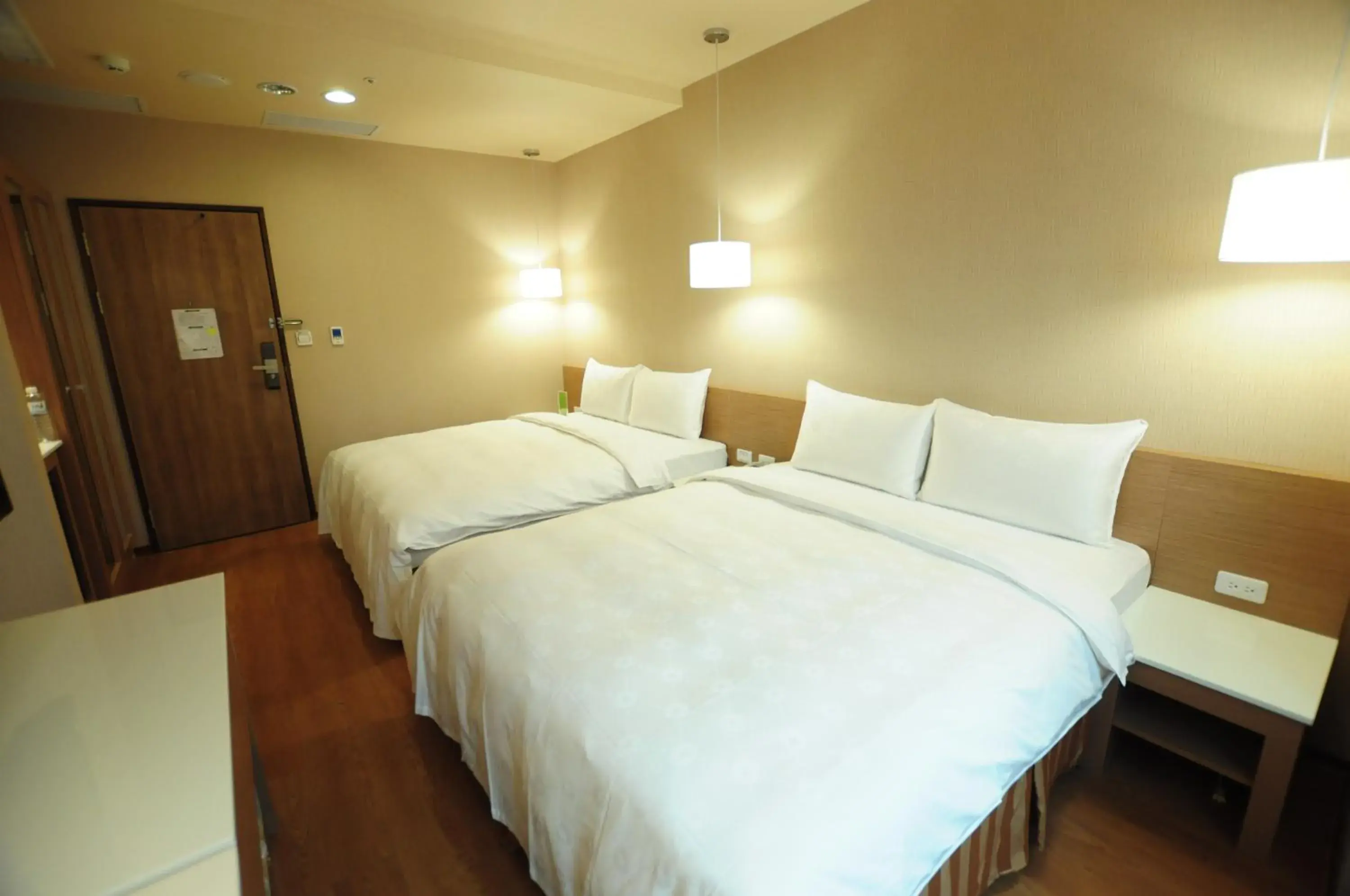 Bed in Kindness Hotel - Kaohsiung Main Station