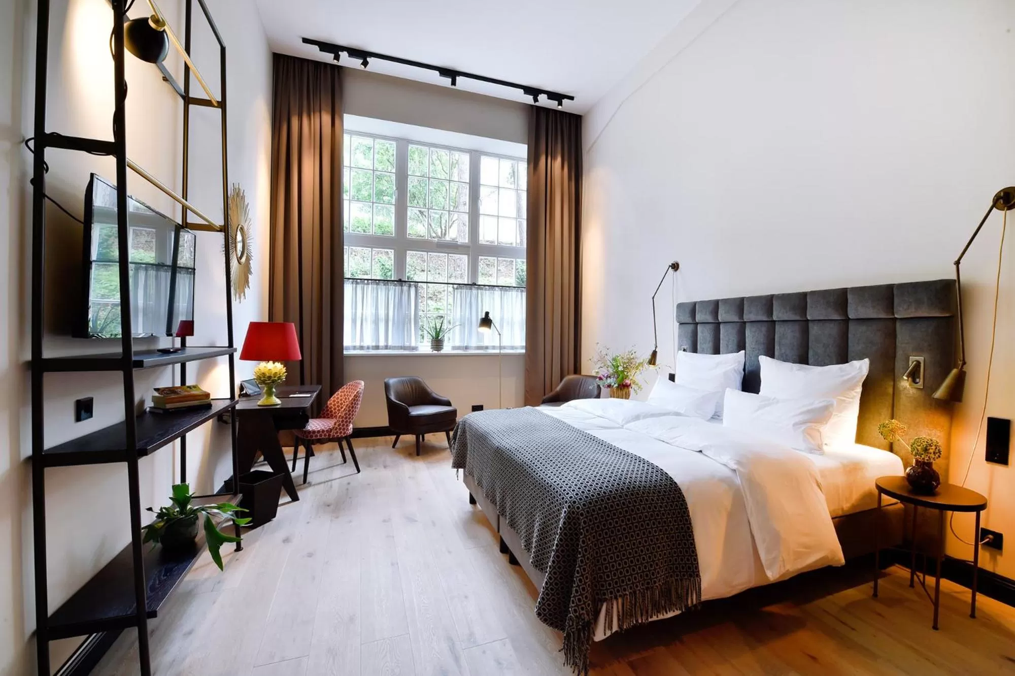 Bedroom, Bed in Das James