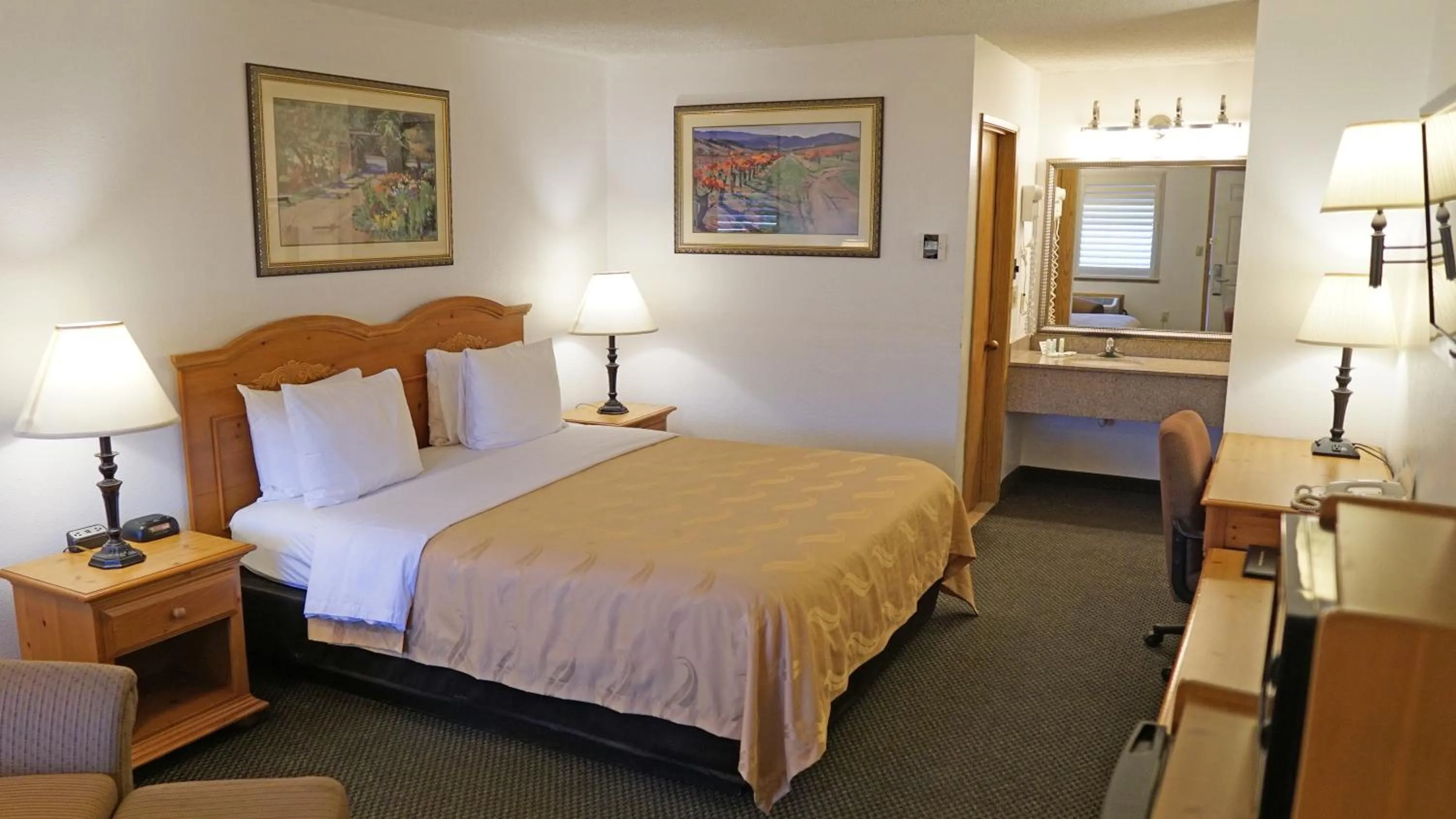 Bedroom, Bed in Quality Inn Near Fort Hunter Liggett