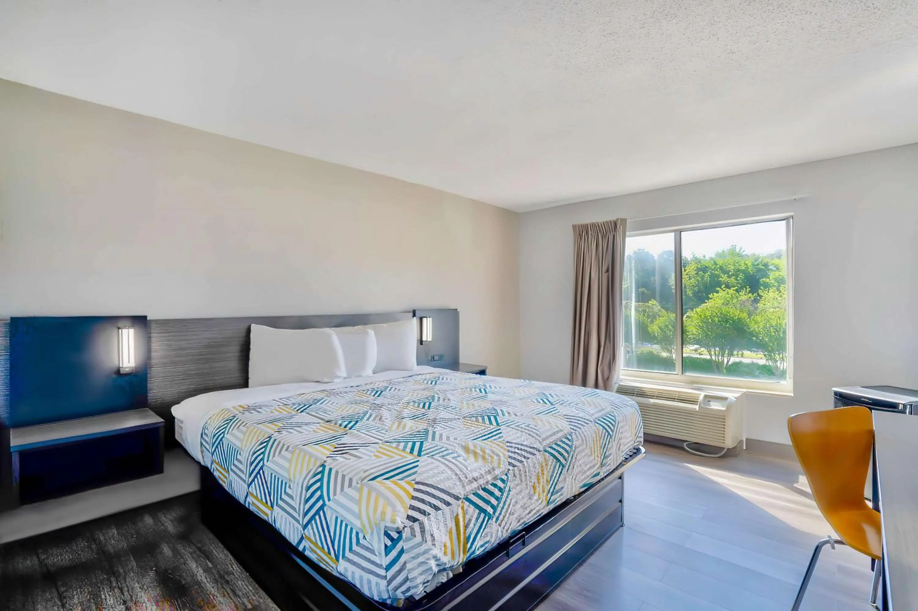 Bedroom, Bed in Motel 6 Virginia Beach