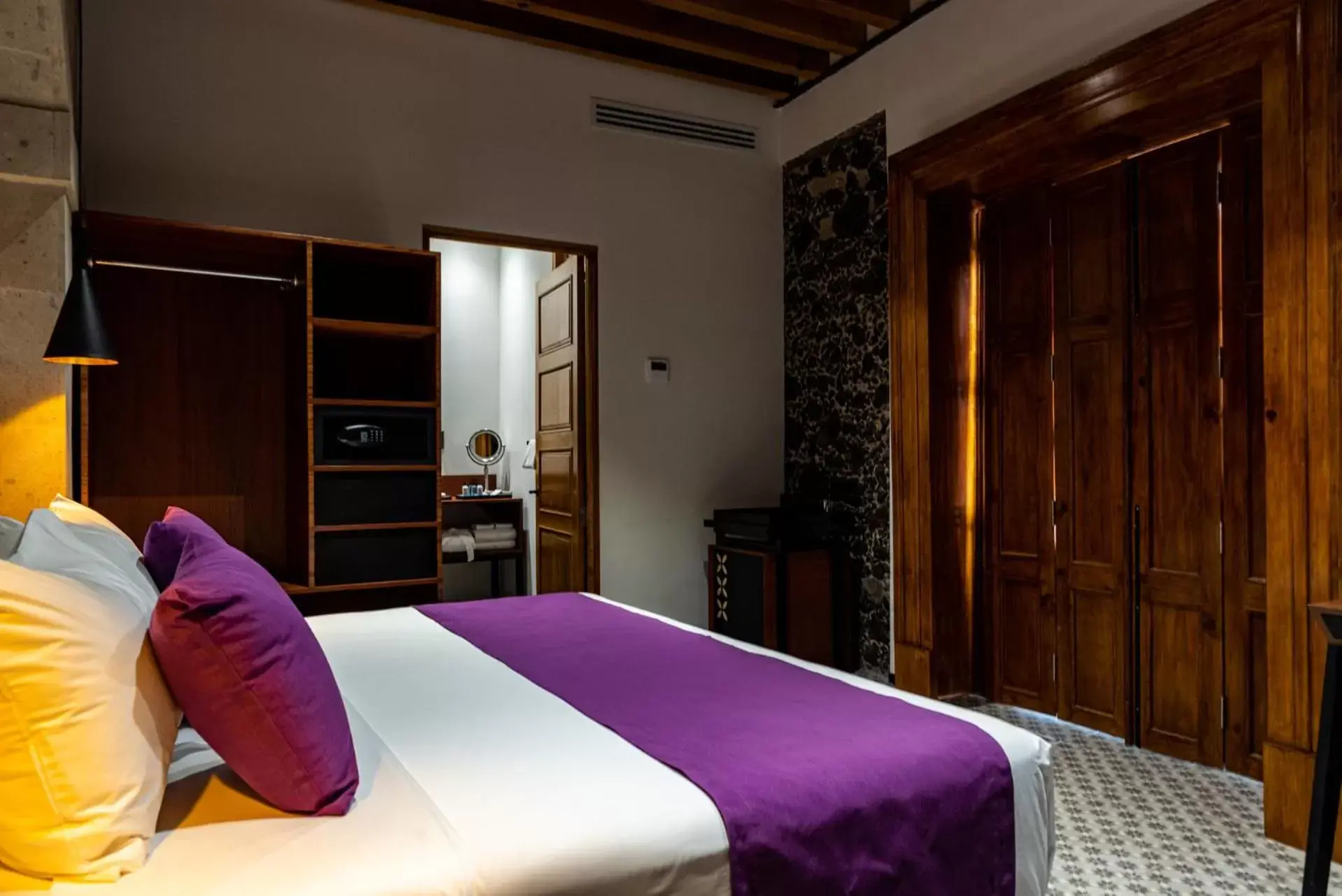 Photo of the whole room, Bed in Casa de la Luz Hotel Boutique