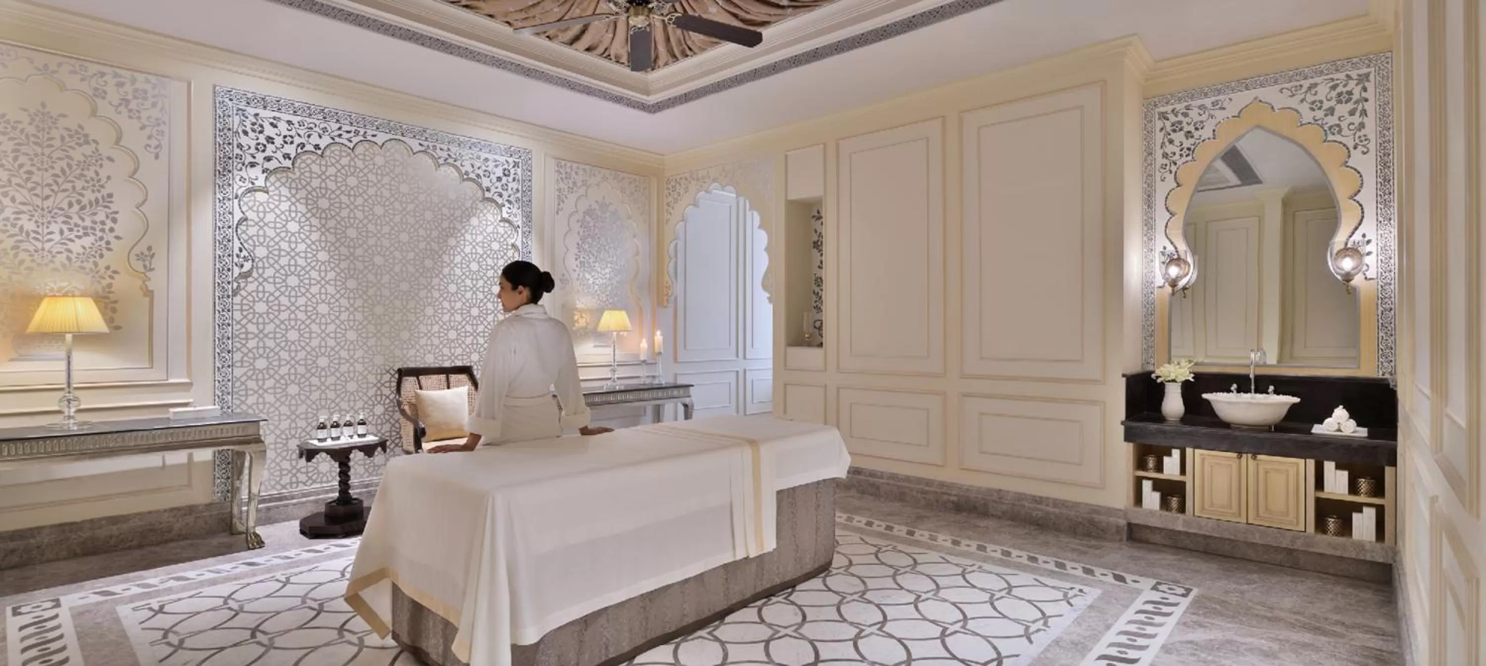 Spa and wellness centre/facilities, Bed in Raffles Udaipur