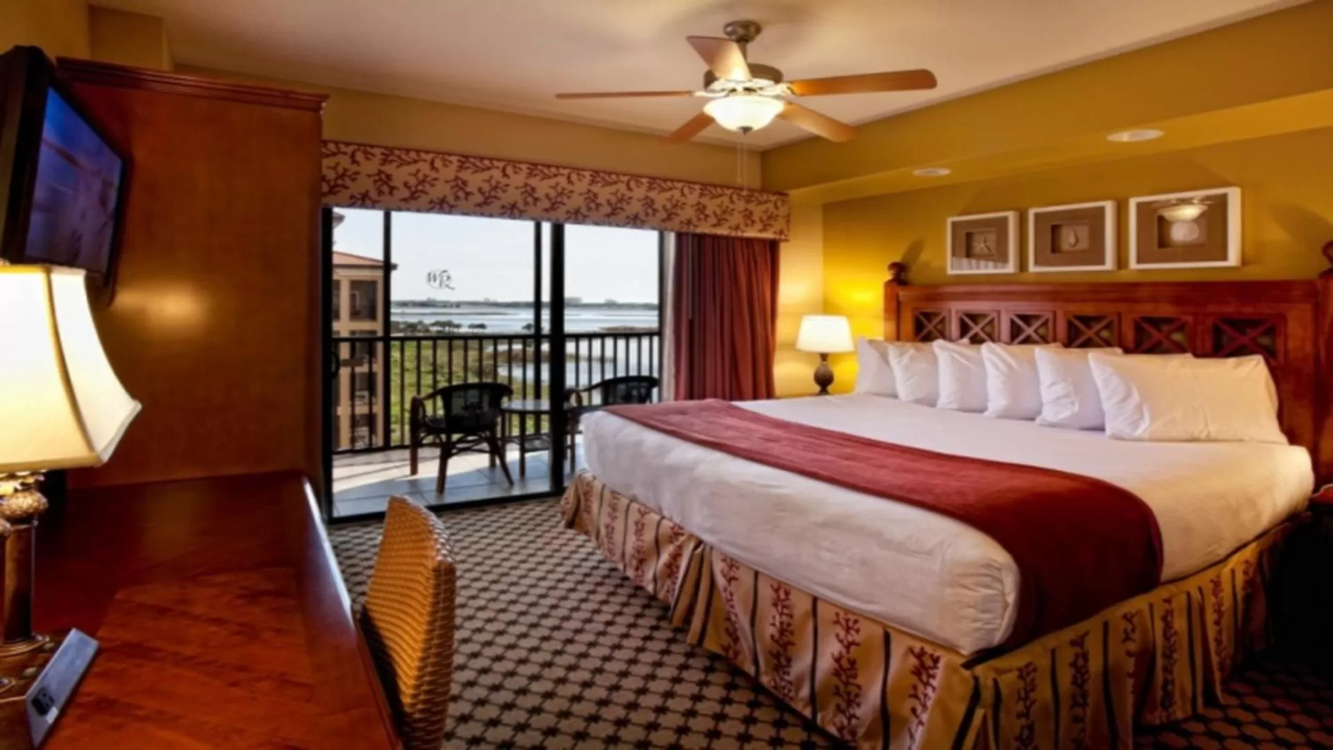 STUNNING CONDO NEAR UNIVERSAL STUDIOS