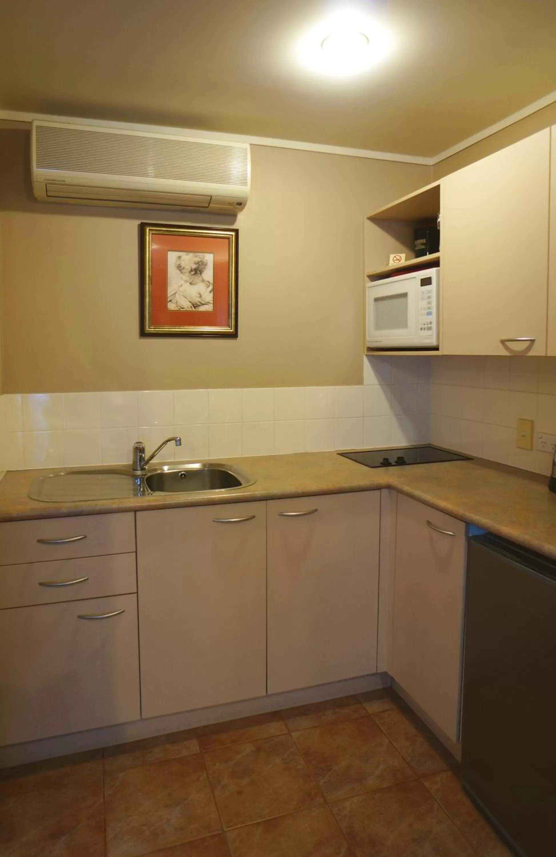 Kitchen/Kitchenette in Cornwall Park Motor Inn