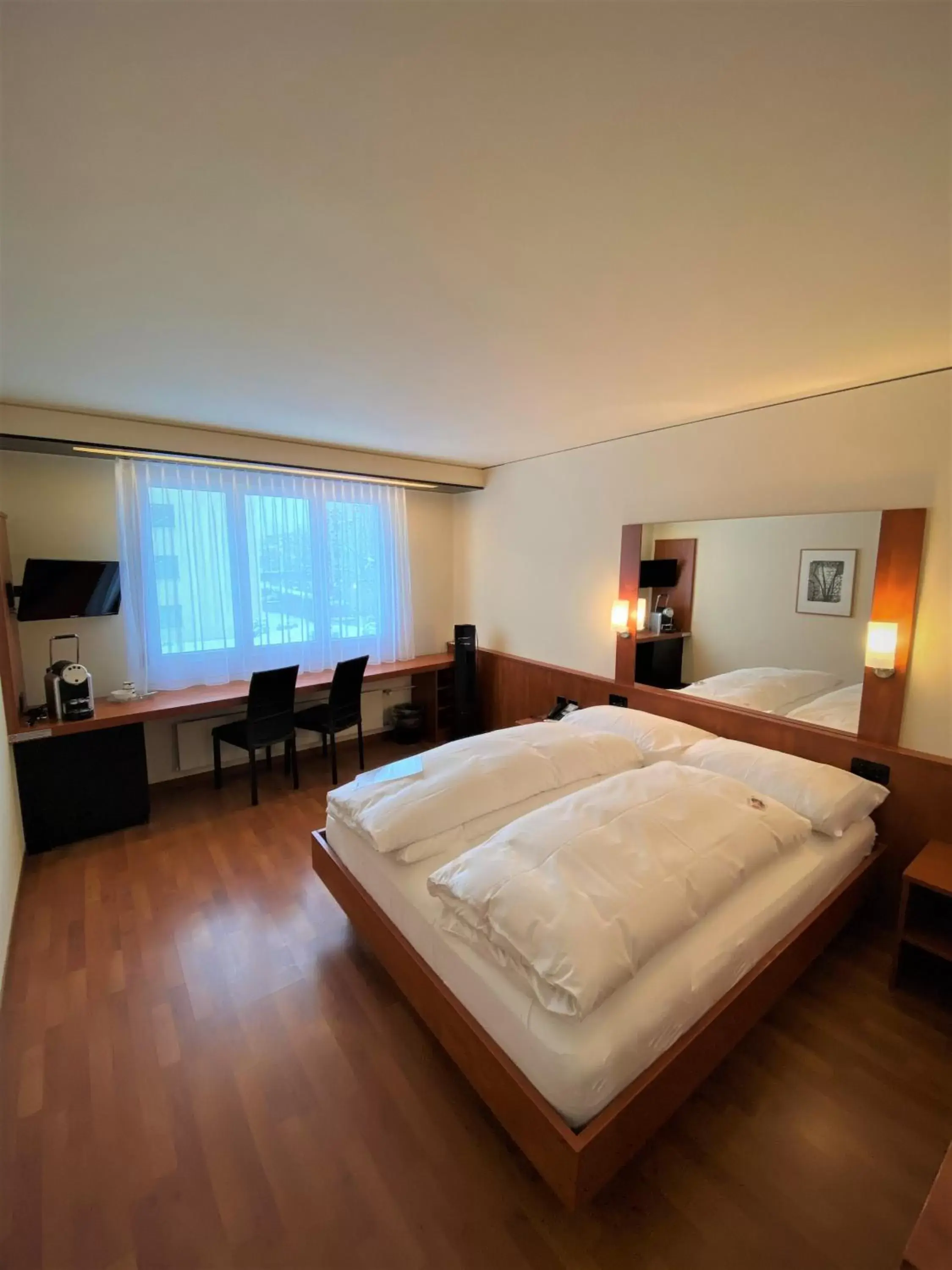 Photo of the whole room, Bed in Hotel Arte Spreitenbach