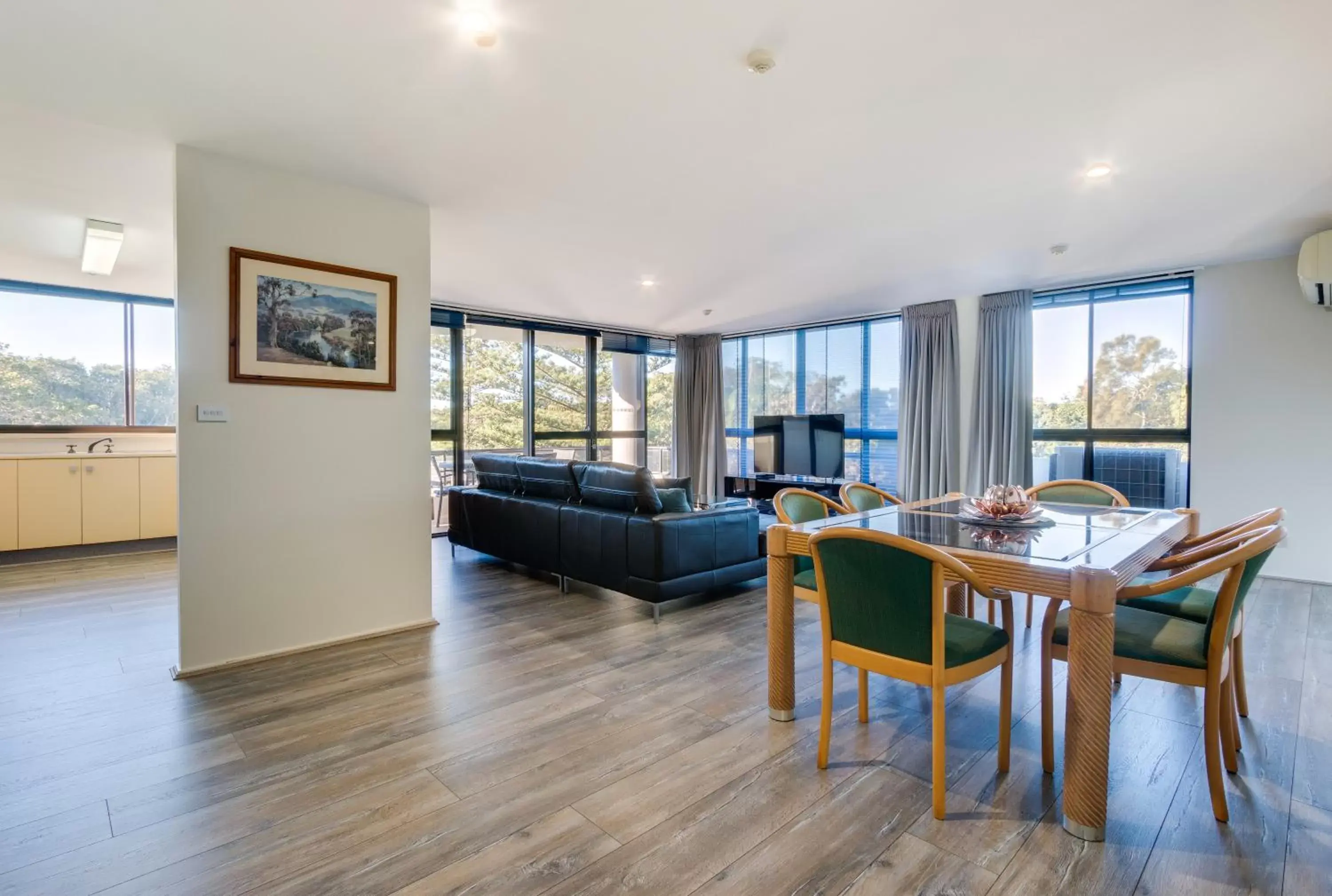 Living room, Dining Area in Pacific Towers Beach Resort