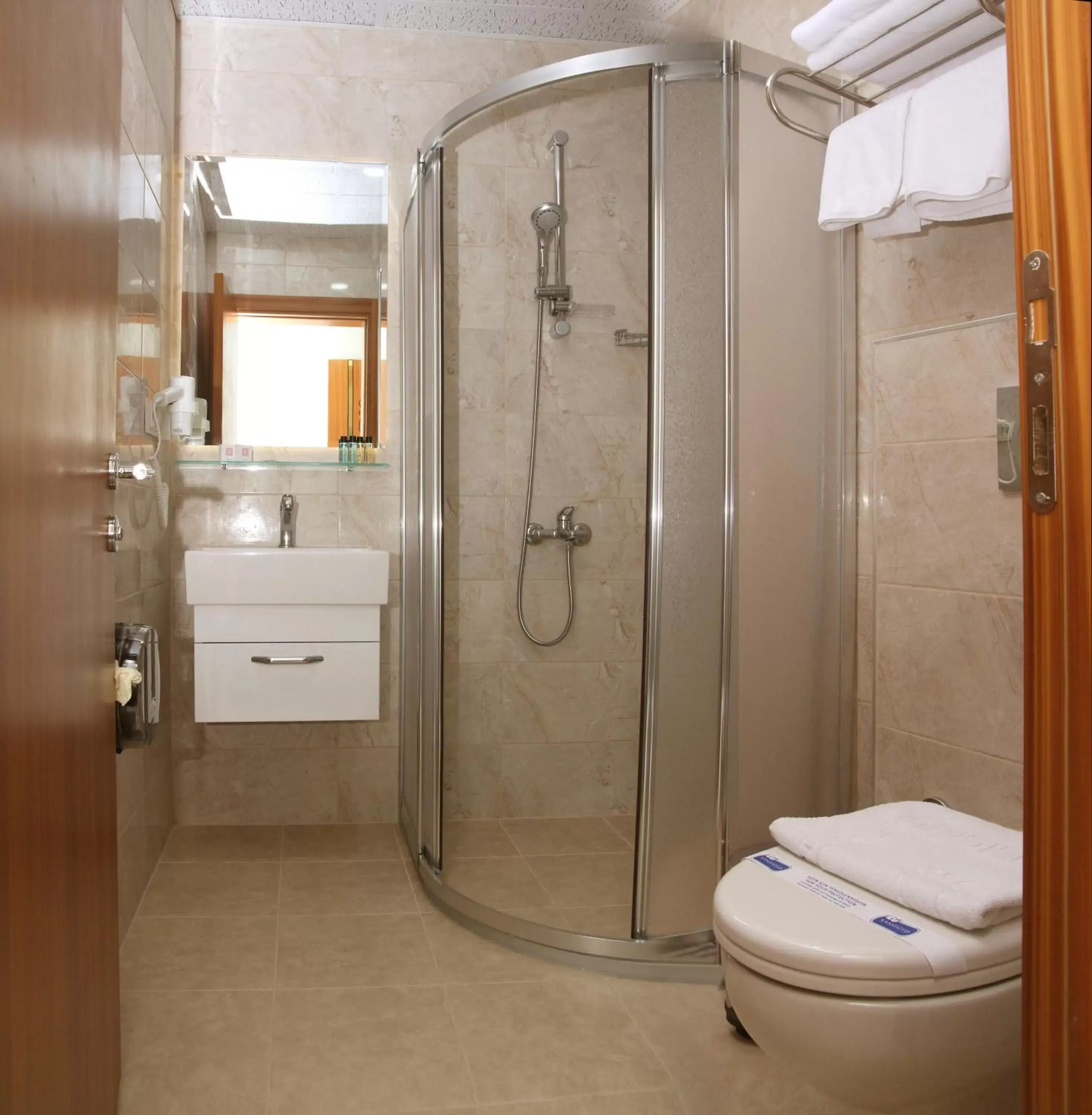 Shower, Bathroom in Green Garden Hotel