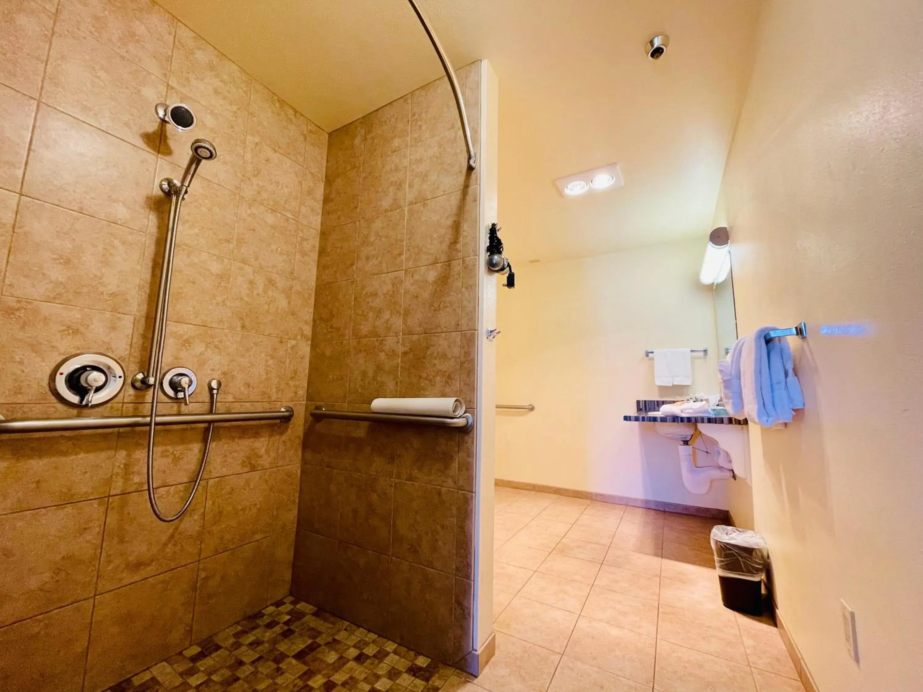 Shower, Bathroom in Seabird Lodge Fort Bragg