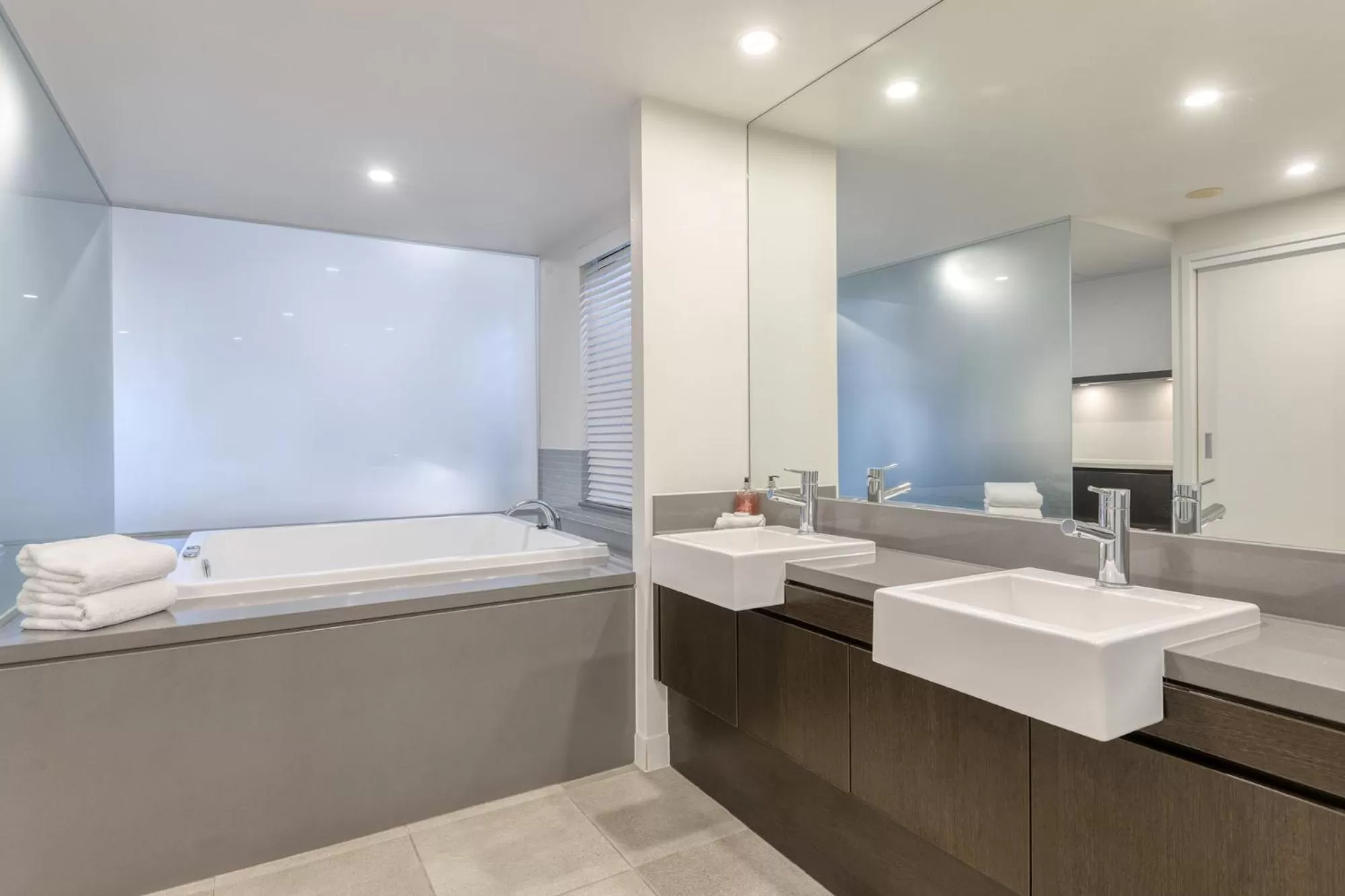 Bathroom in Port Douglas Private Apartments in Temple