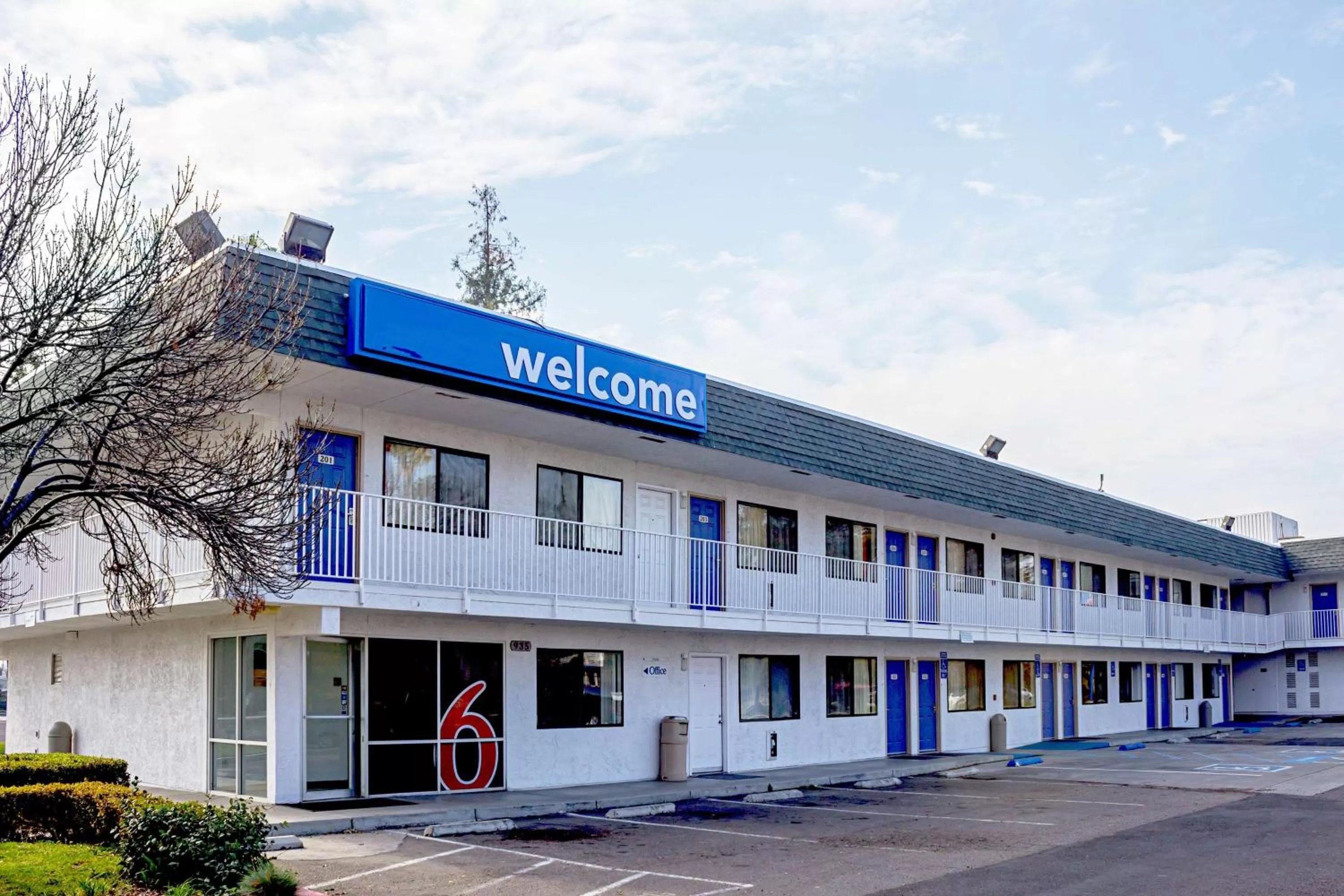Property building in Motel 6-Porterville, CA