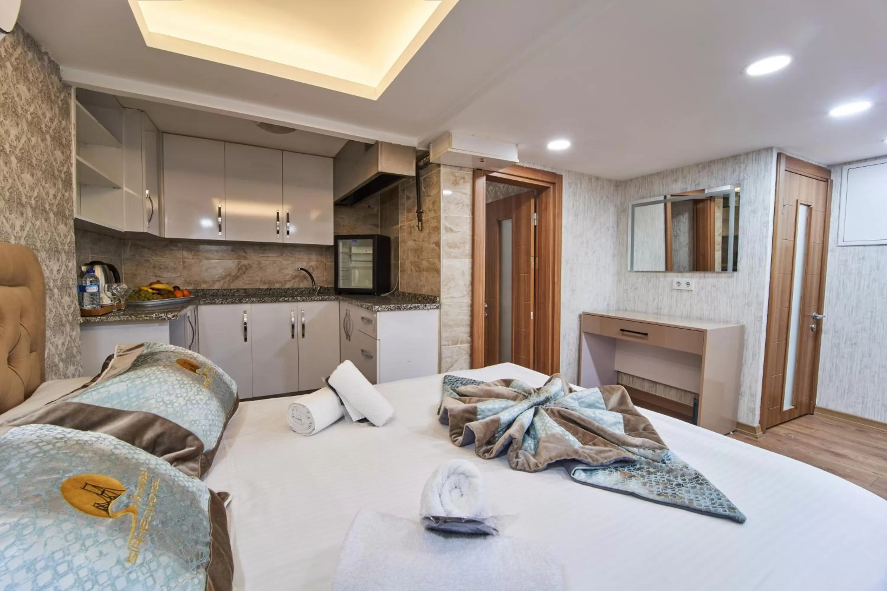 Photo of the whole room, Bed in Istanbul Sirkeci Hotel