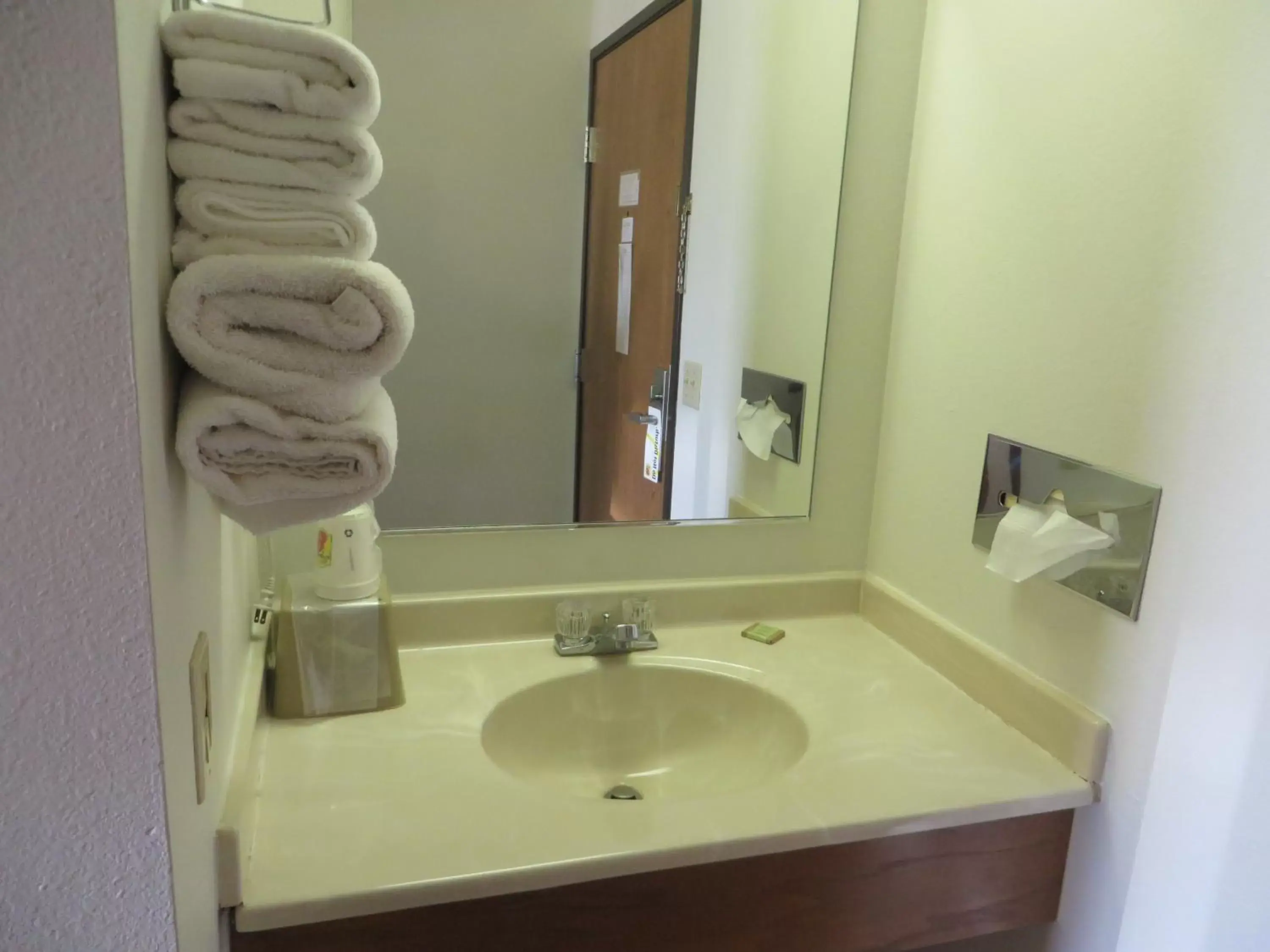 Bathroom in Super 8 by Wyndham Centerville