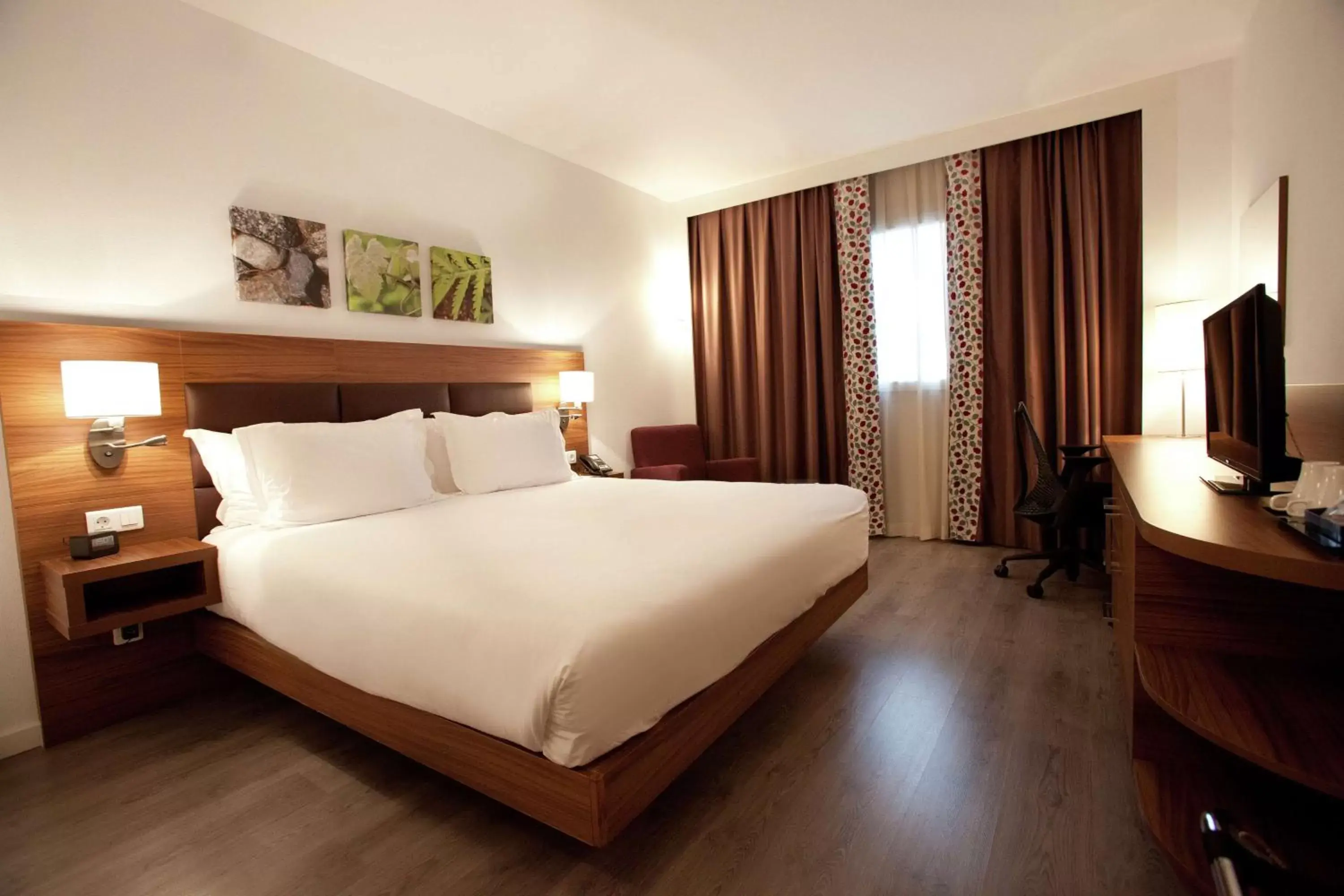 Bedroom, Bed in Hilton Garden Inn Málaga