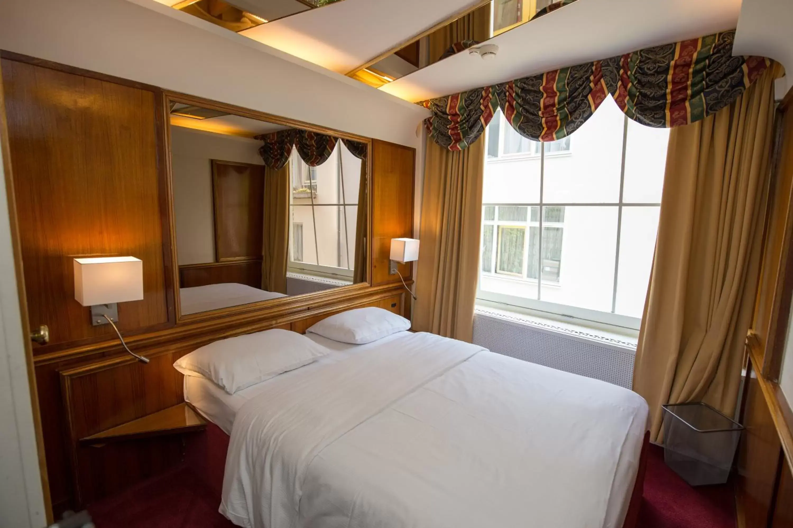 Bed in Rembrandtplein Hotel