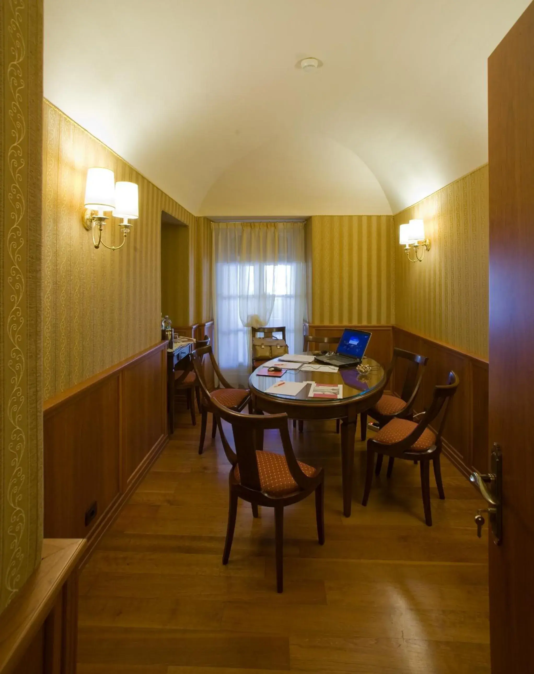 Living room, Dining Area in Hotel Principe di Piemonte