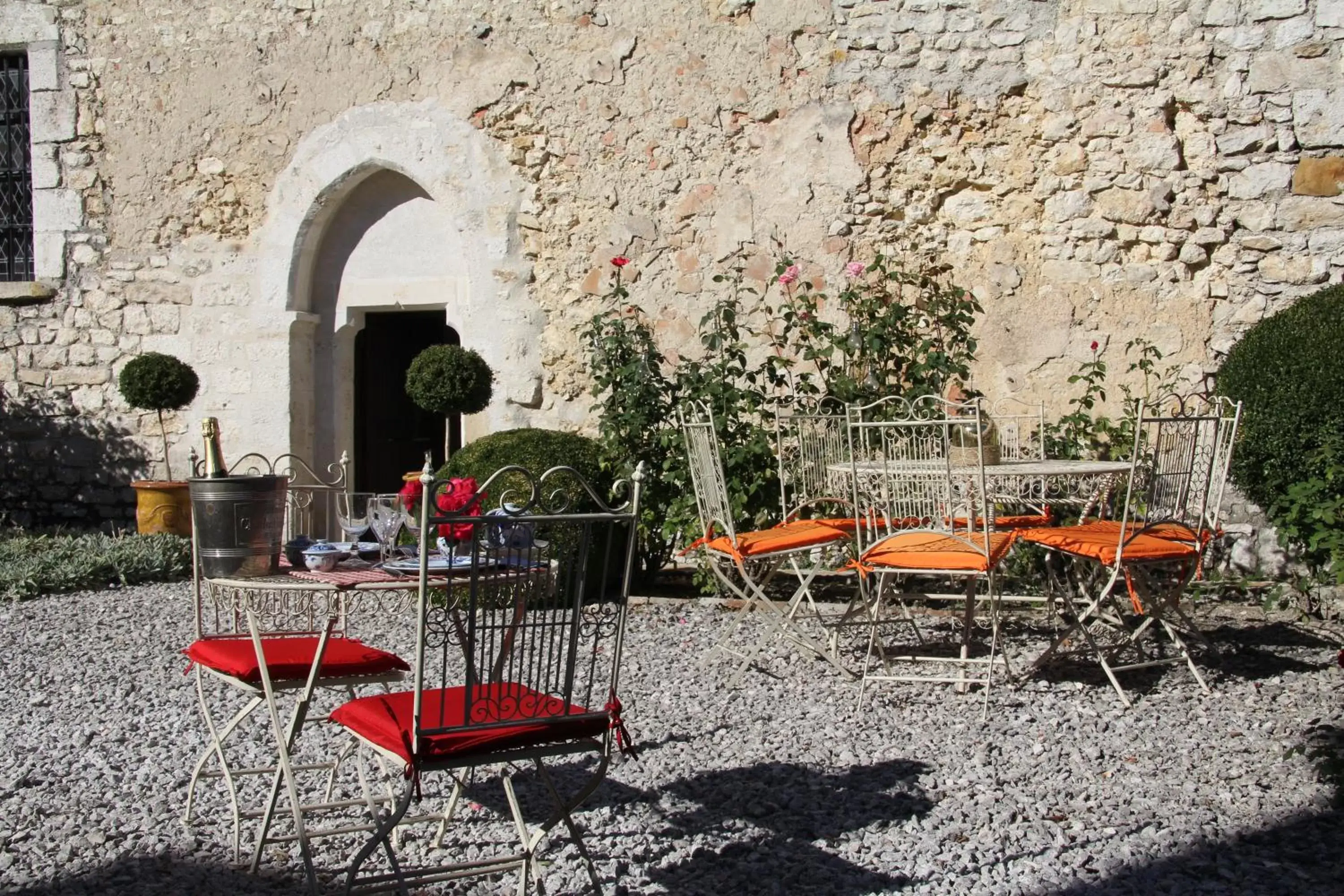 Restaurant/places to eat, Patio/Outdoor Area in Demeure des Vieux Bains