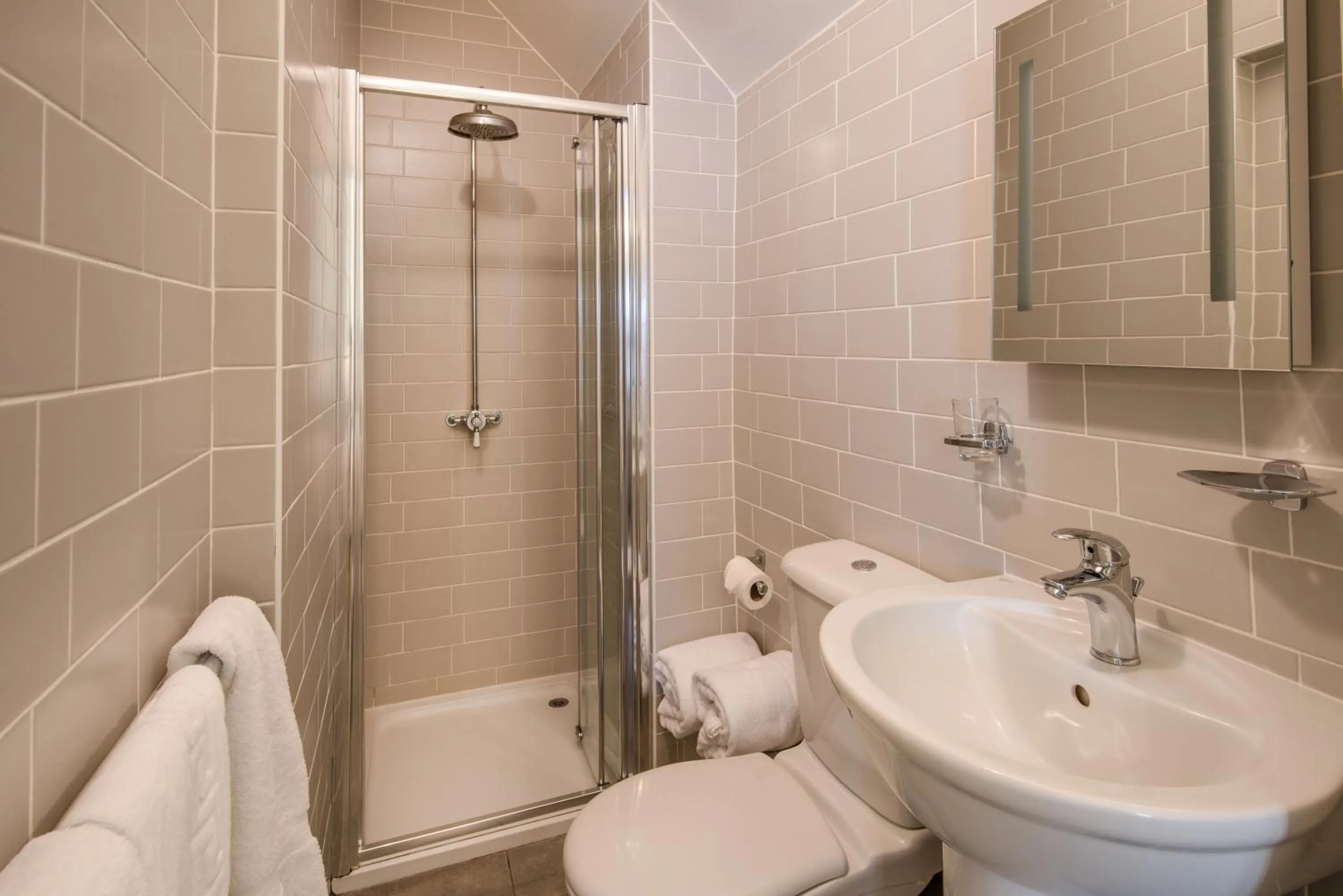 Bathroom in Queenshead Hotel Kelso