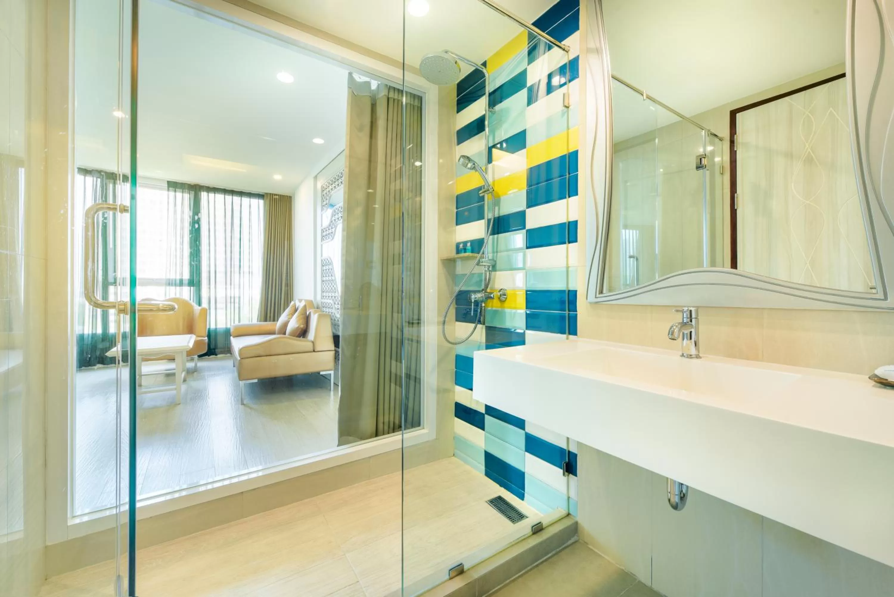 Shower in Le Tada Parkview Hotel