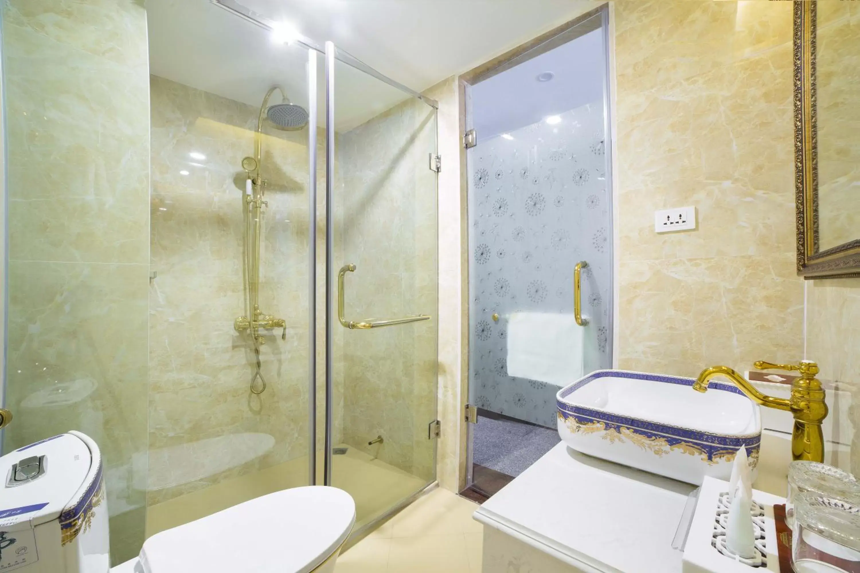 Bathroom in Golden Sail Hotel & Spa