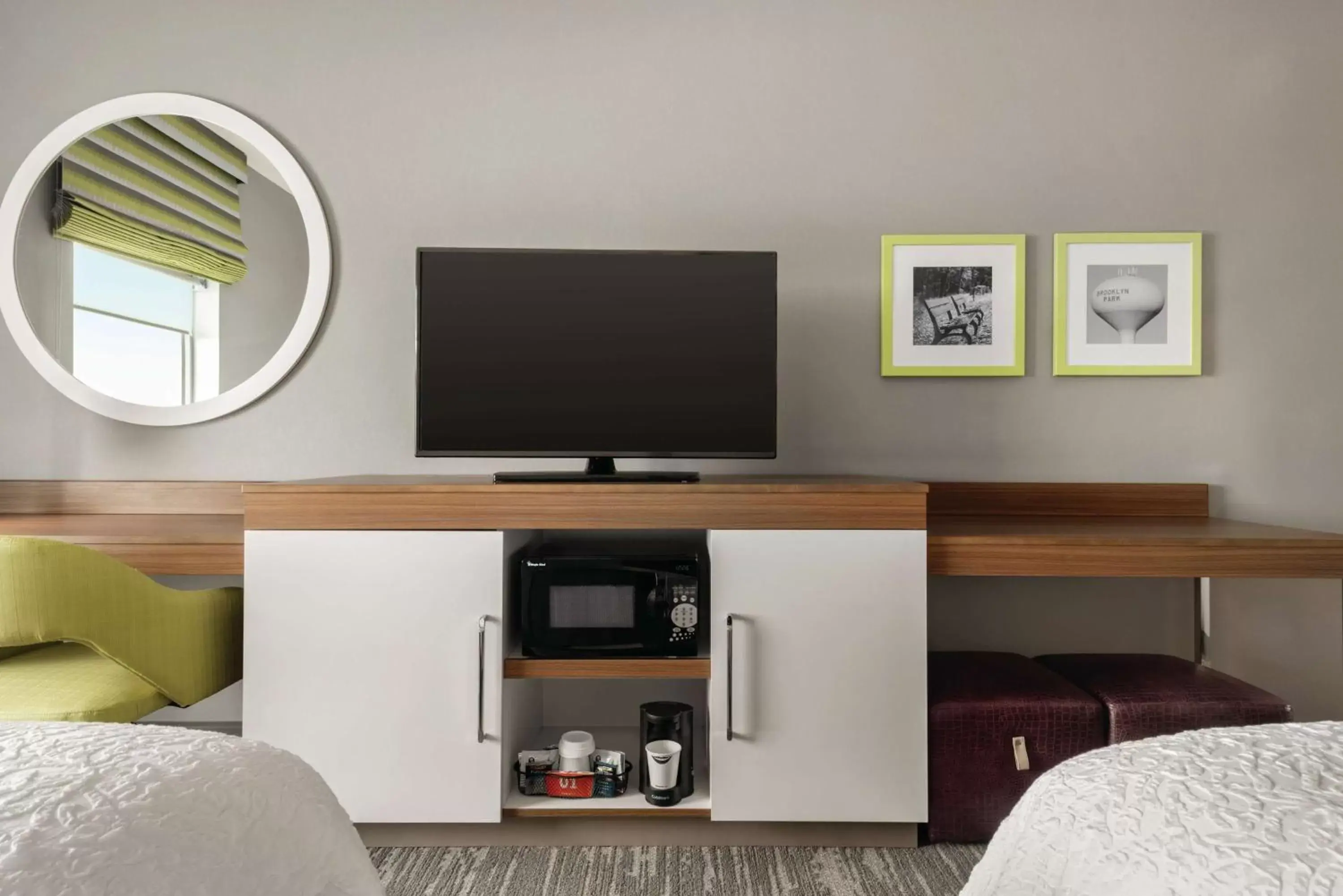 Bedroom, Bed in Hampton Inn Brooklyn Park Bedroom, Bed in Hampton Inn Brooklyn Park