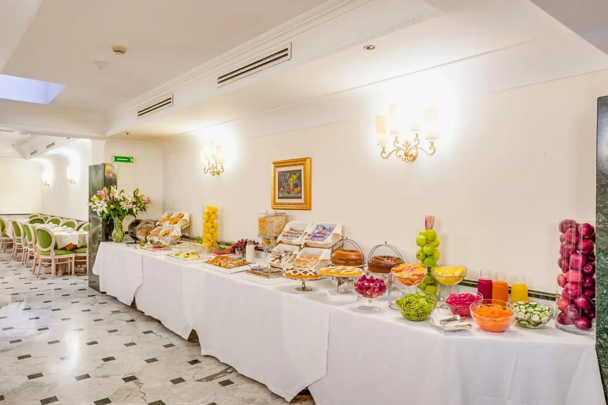 Buffet breakfast in Raeli Hotel Regio