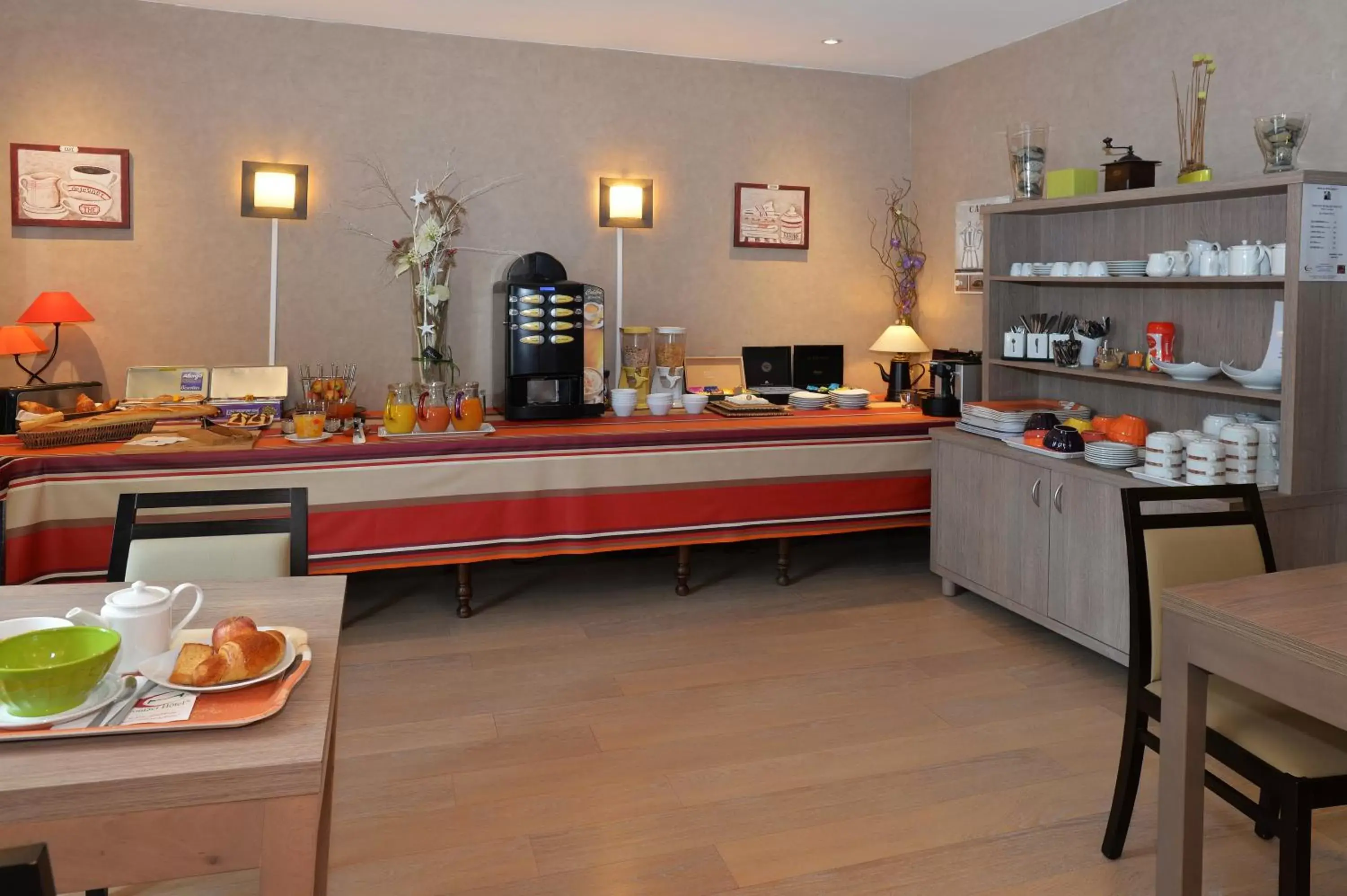 Buffet breakfast, Restaurant/Places to Eat in Hôtel La Croix Blanche