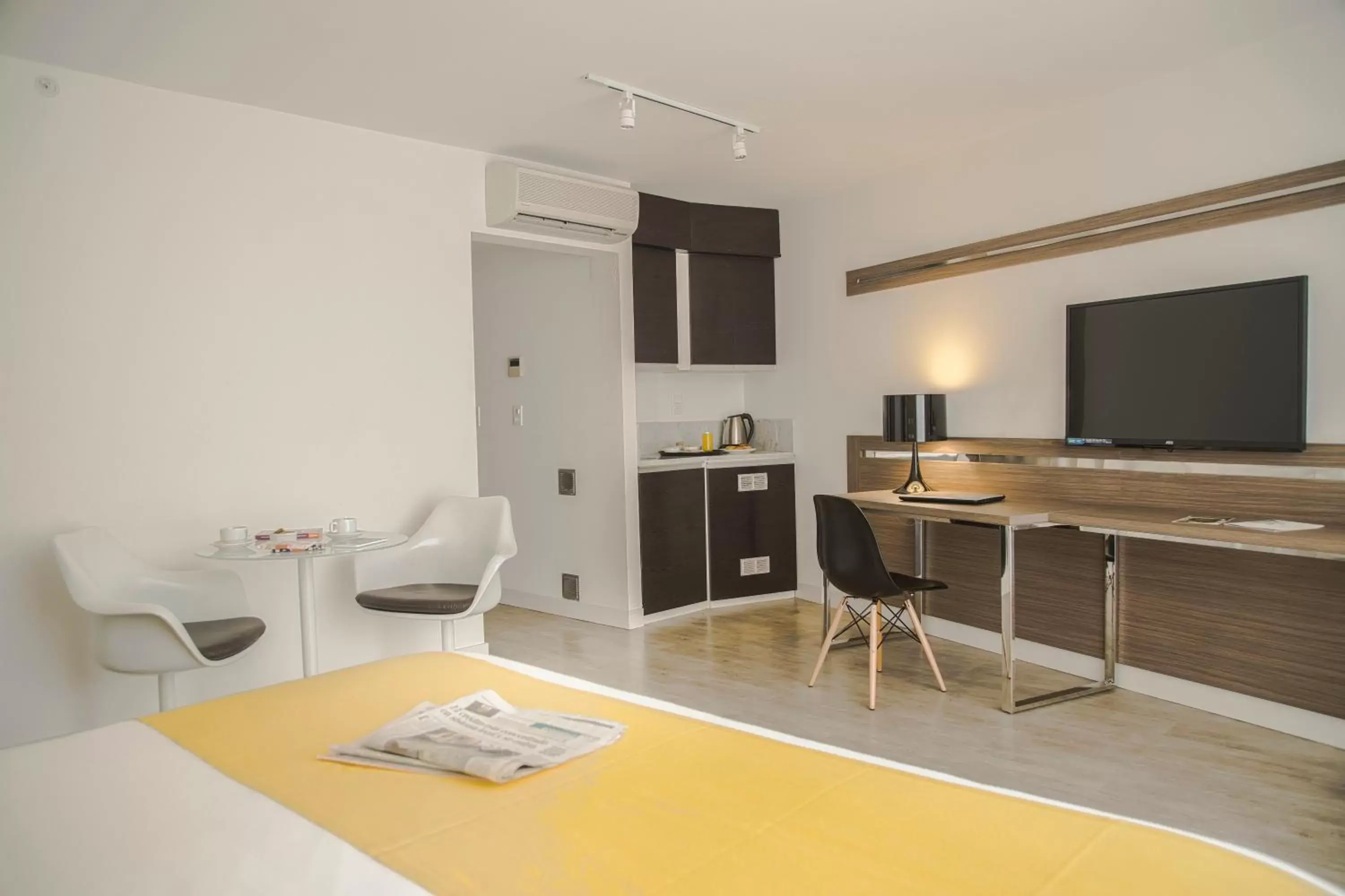 bunk bed, TV/Entertainment Center in Vivaldi Hotel Loft Punta Carretas