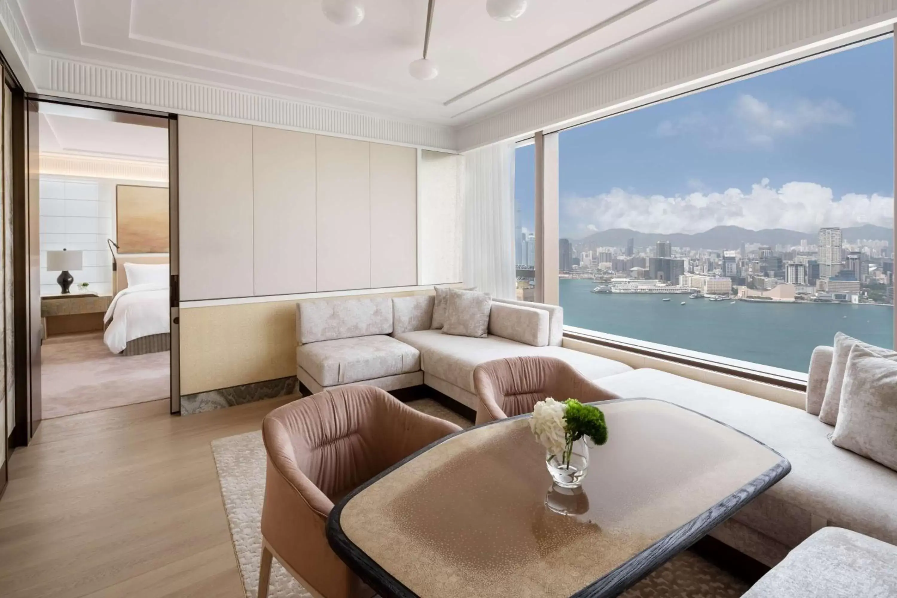 Living room, Seating Area in Island Shangri-La, Hong Kong