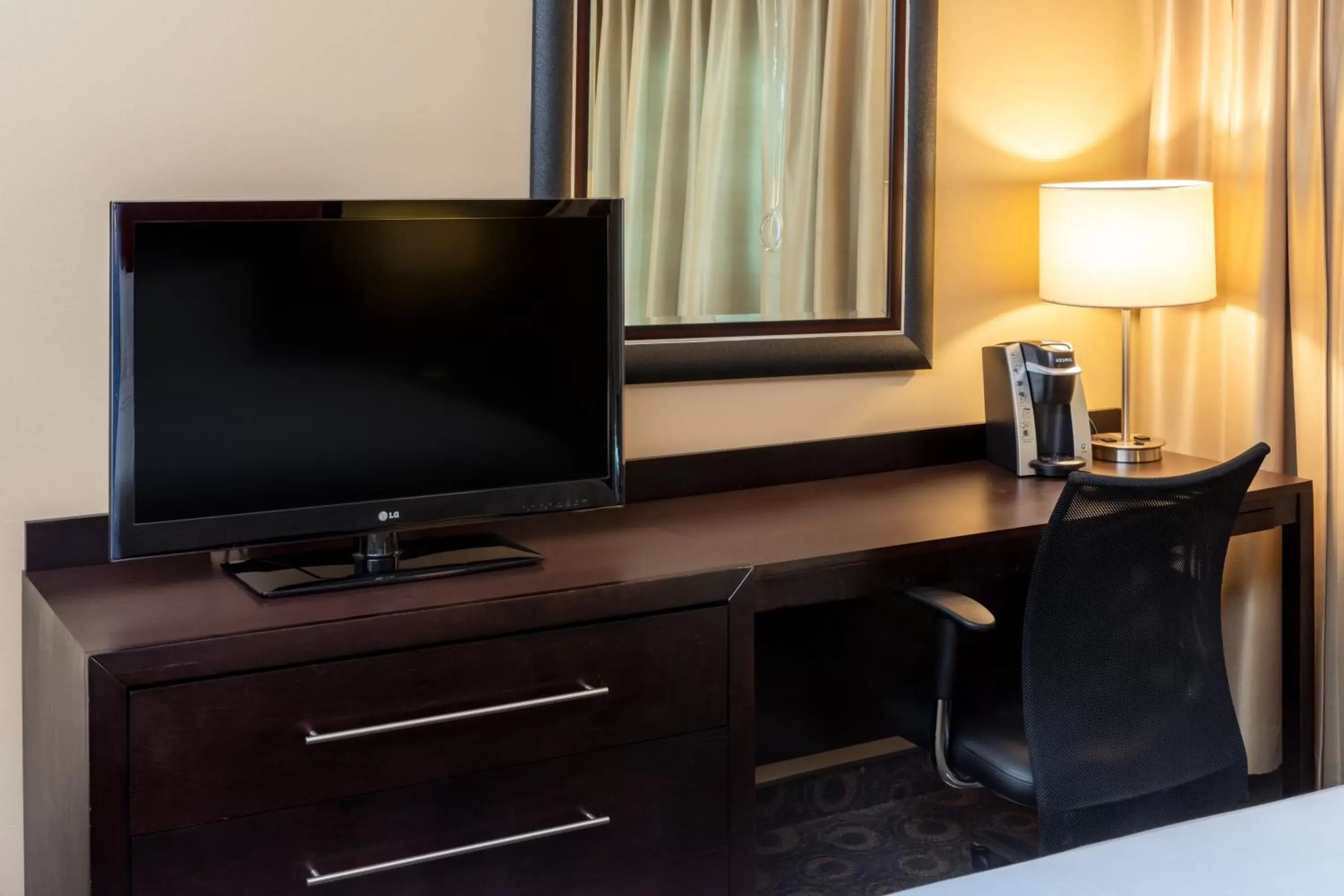 Photo of the whole room, TV/Entertainment Center in Crowne Plaza Houston Galleria Area, an IHG Hotel