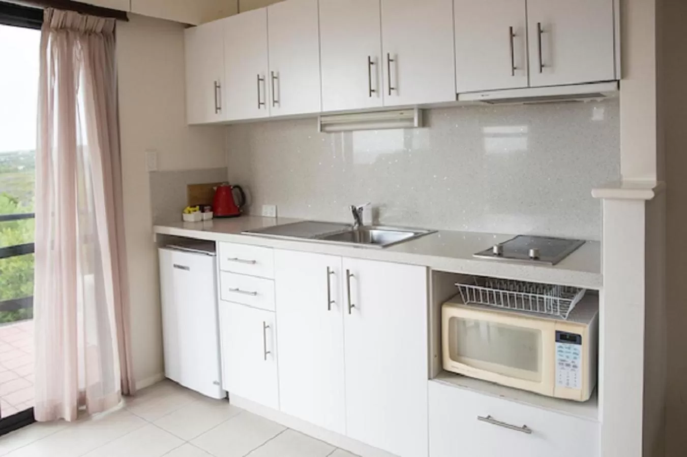 Kitchen or kitchenette in Margarets Beach Resort
