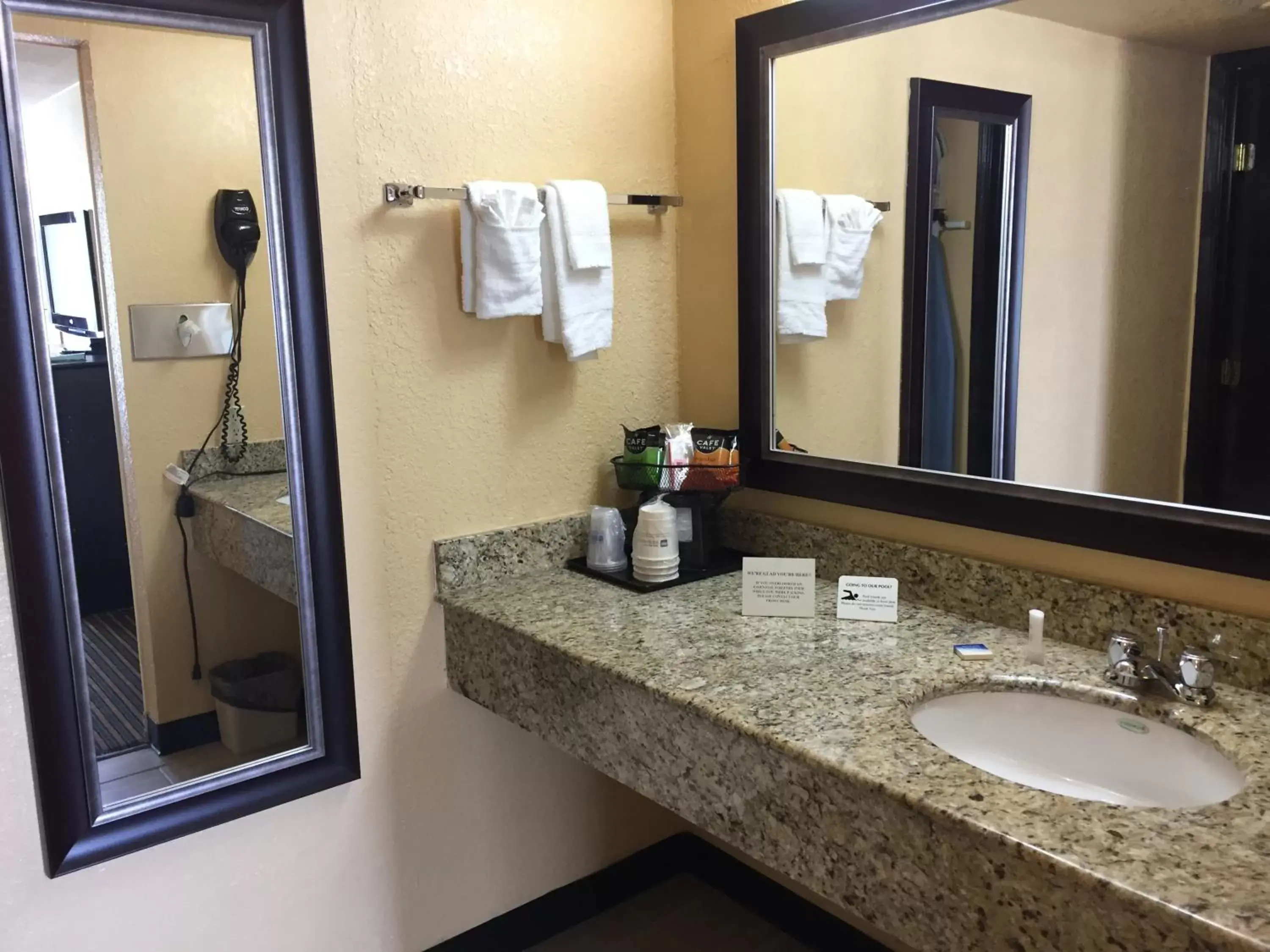 Bathroom in Best Western Inn of Del Rio