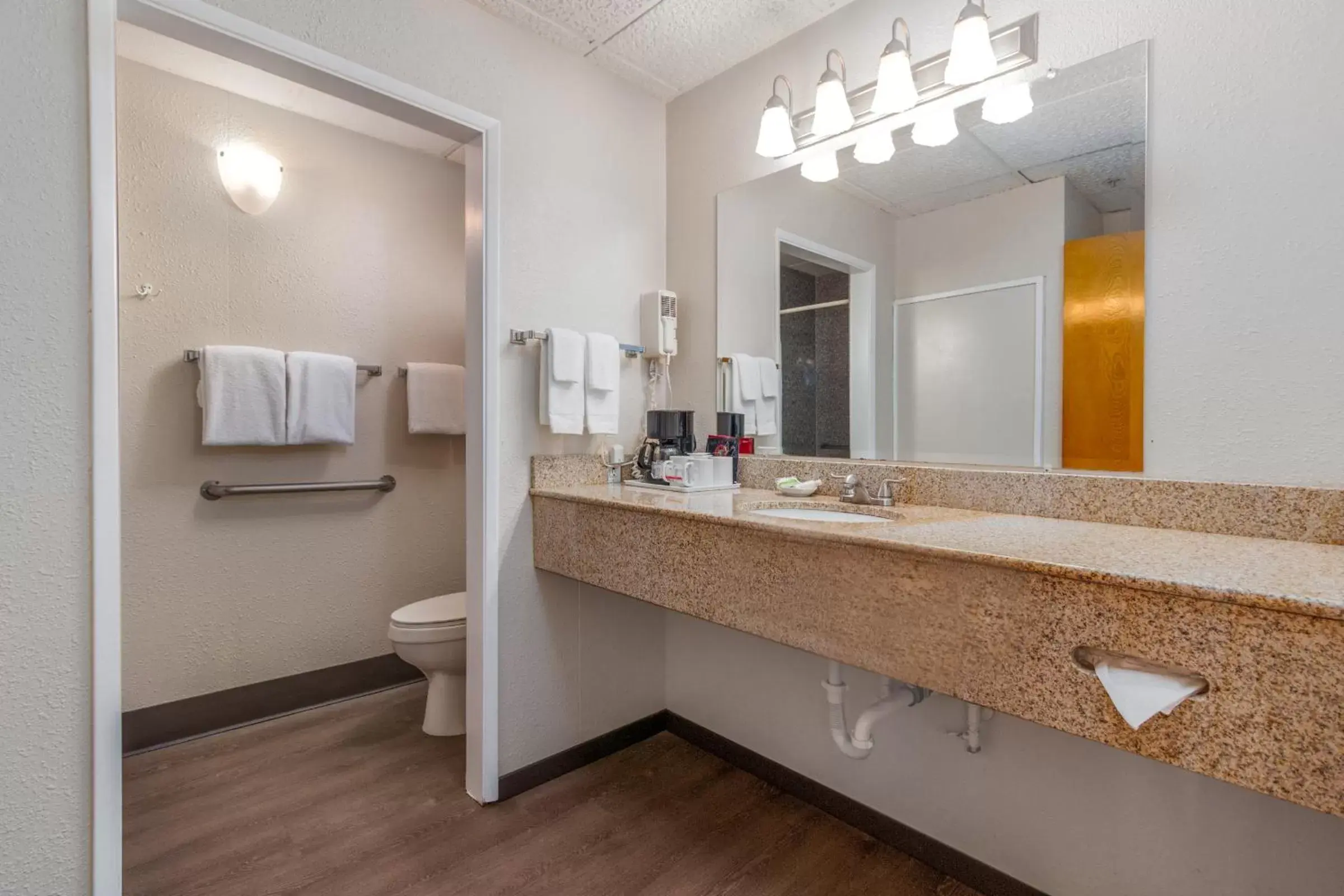 Bathroom in Seashore Inn on the Beach Seaside