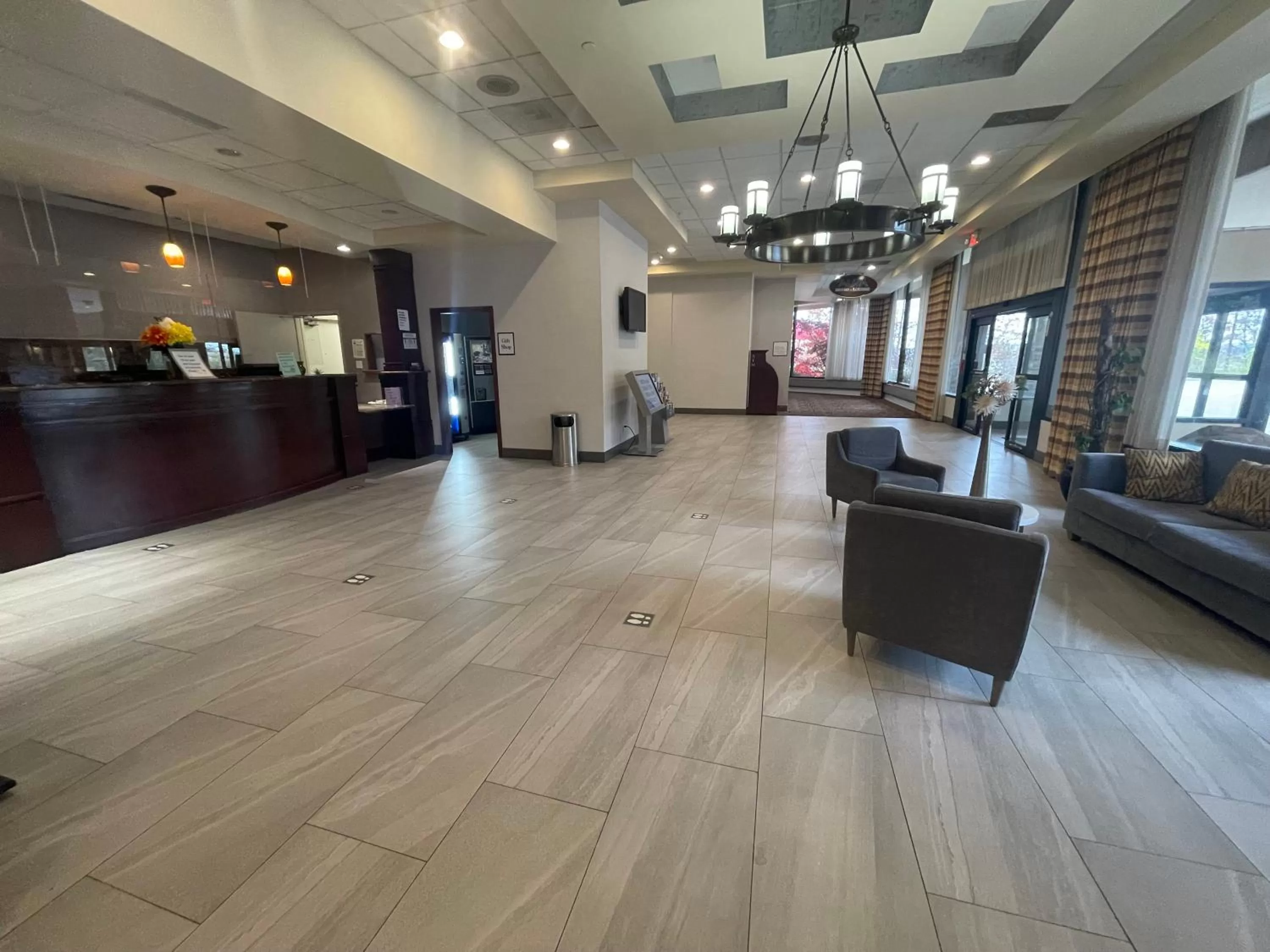 Lobby or reception in Ramada by Wyndham Cleveland Independence