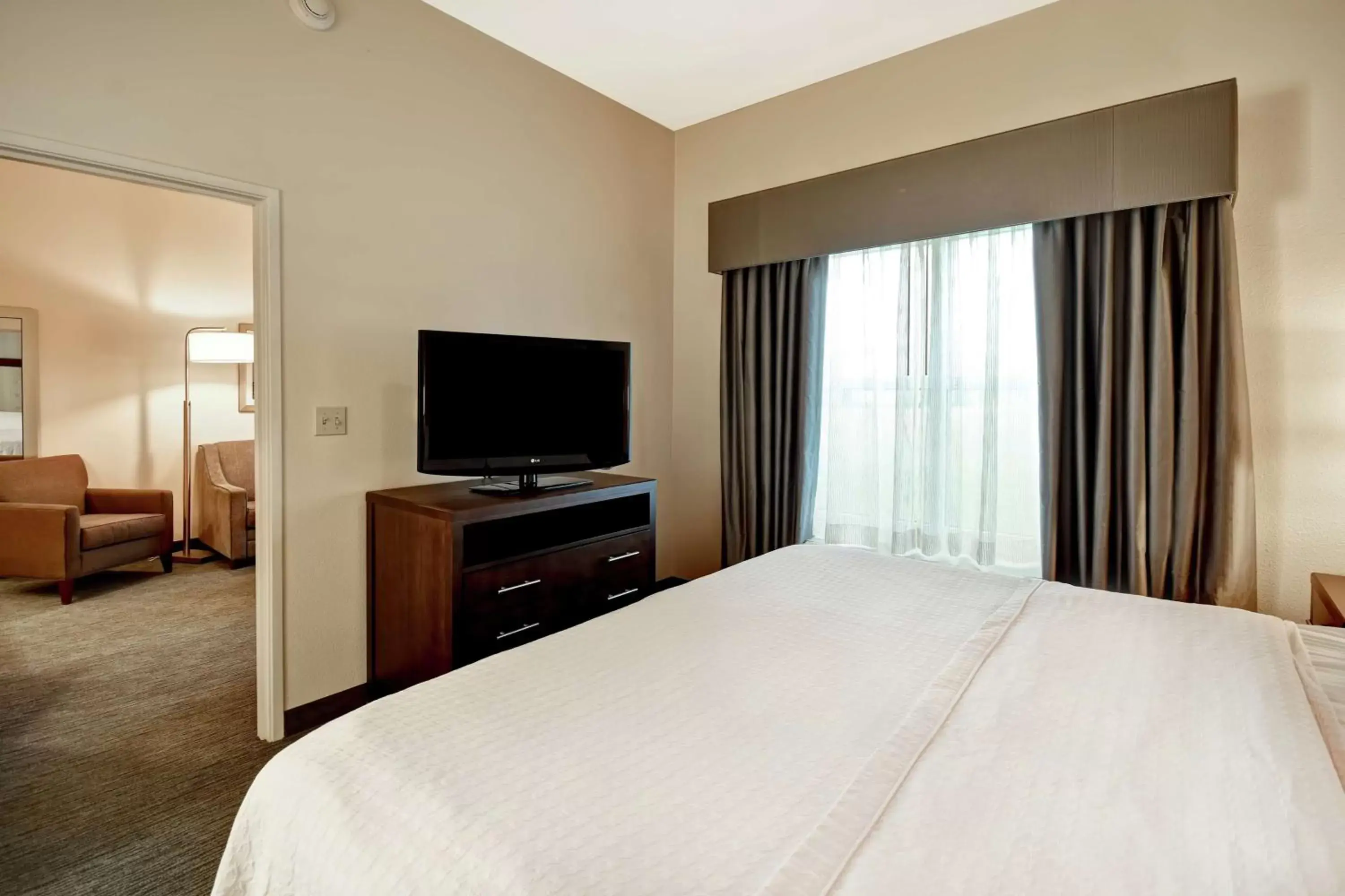 Bedroom, Bed in Homewood Suites by Hilton Cincinnati-Milford