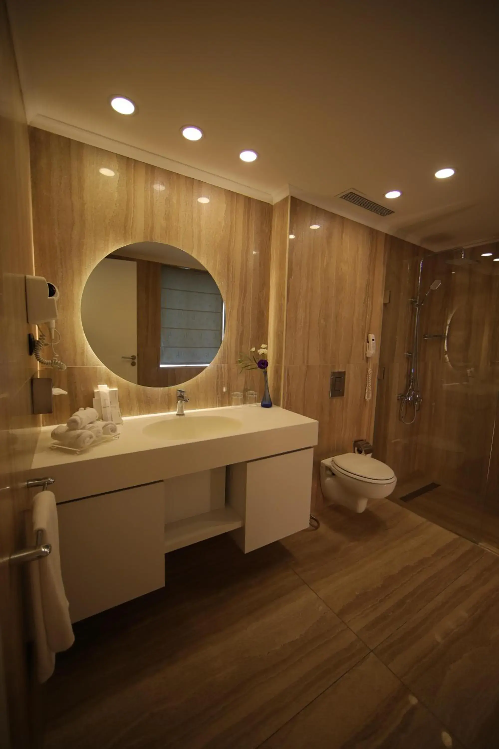 Bathroom in Riviera Hotel and Beach Lounge, Beirut